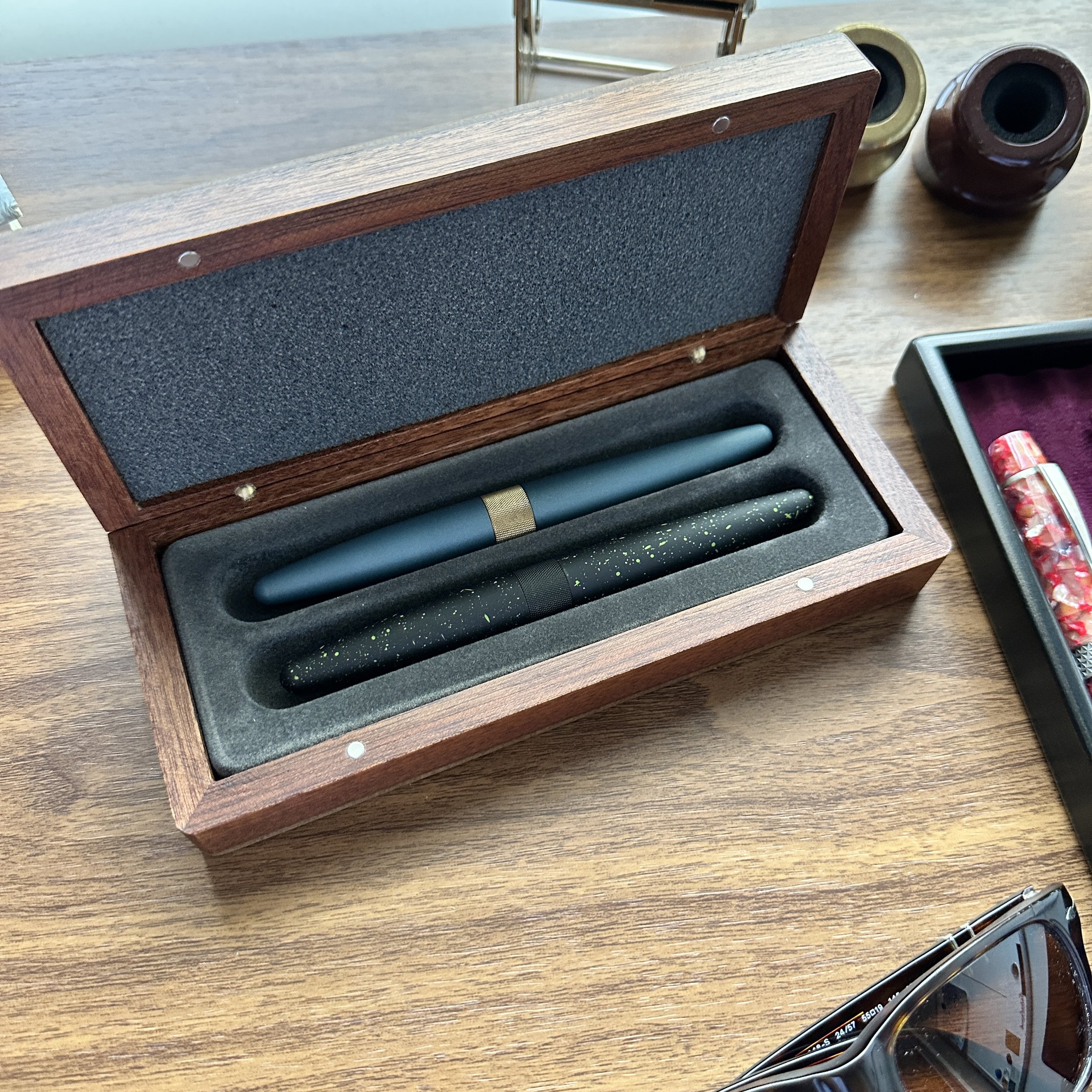 Traveling with Fountain Pens: Do You Need a Traveling Inkwell? — The  Gentleman Stationer