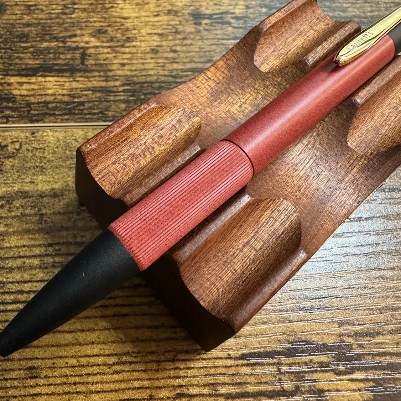 Laurett's WAKA Ebonite Knurling (Red)
