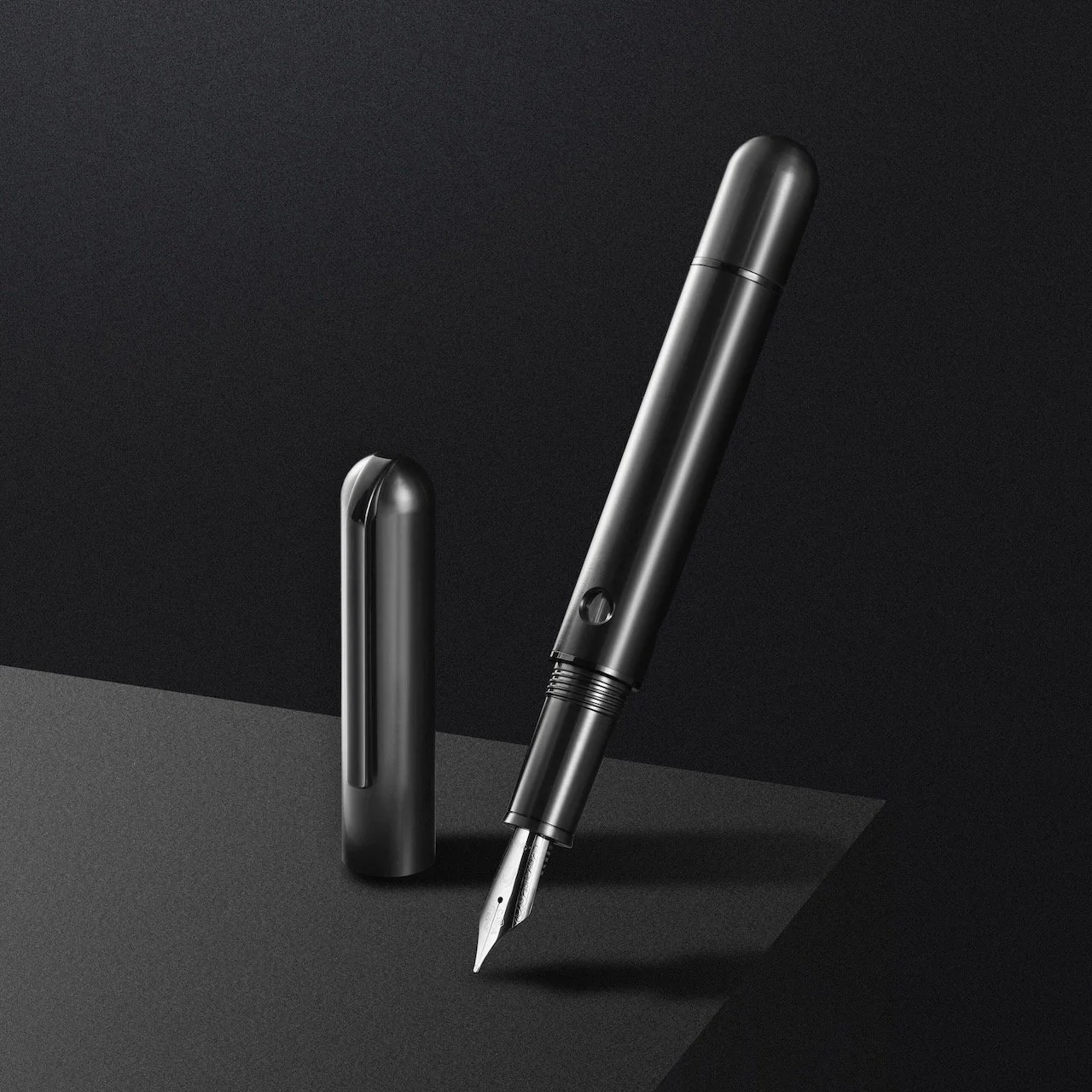 Nahvalur Nautilus Ti Black Nib Down 2