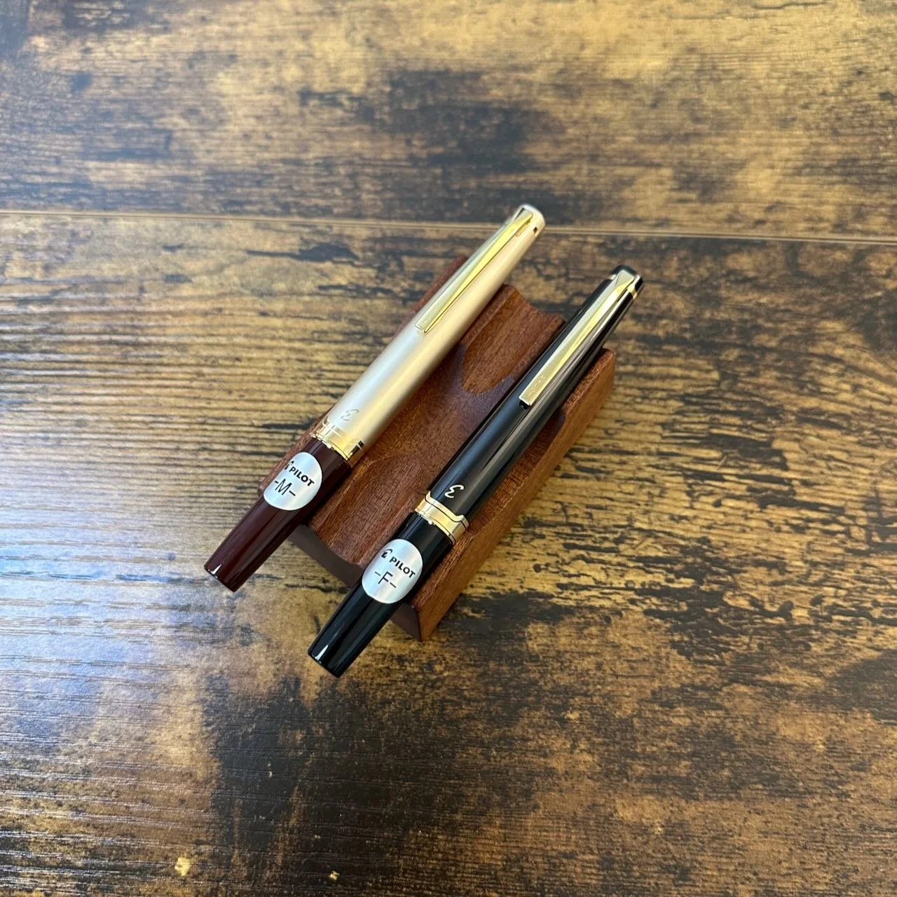 Pilot E95s Burgundy and Black