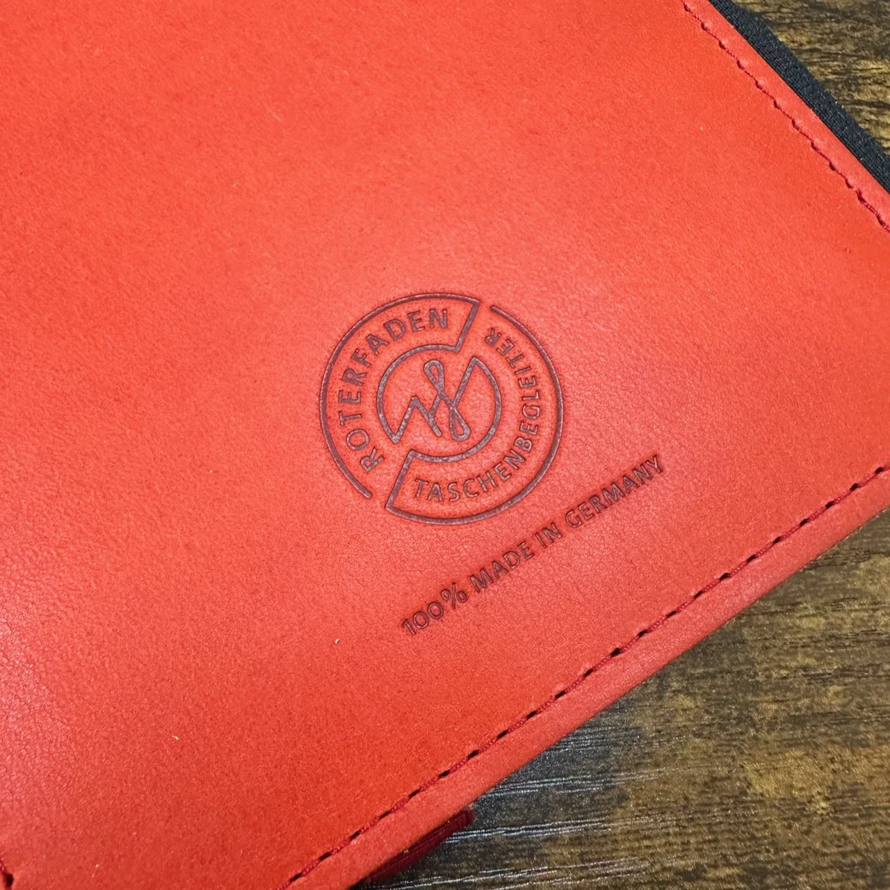 Roterfaden Taschenbegleiter Back Cover Embossed