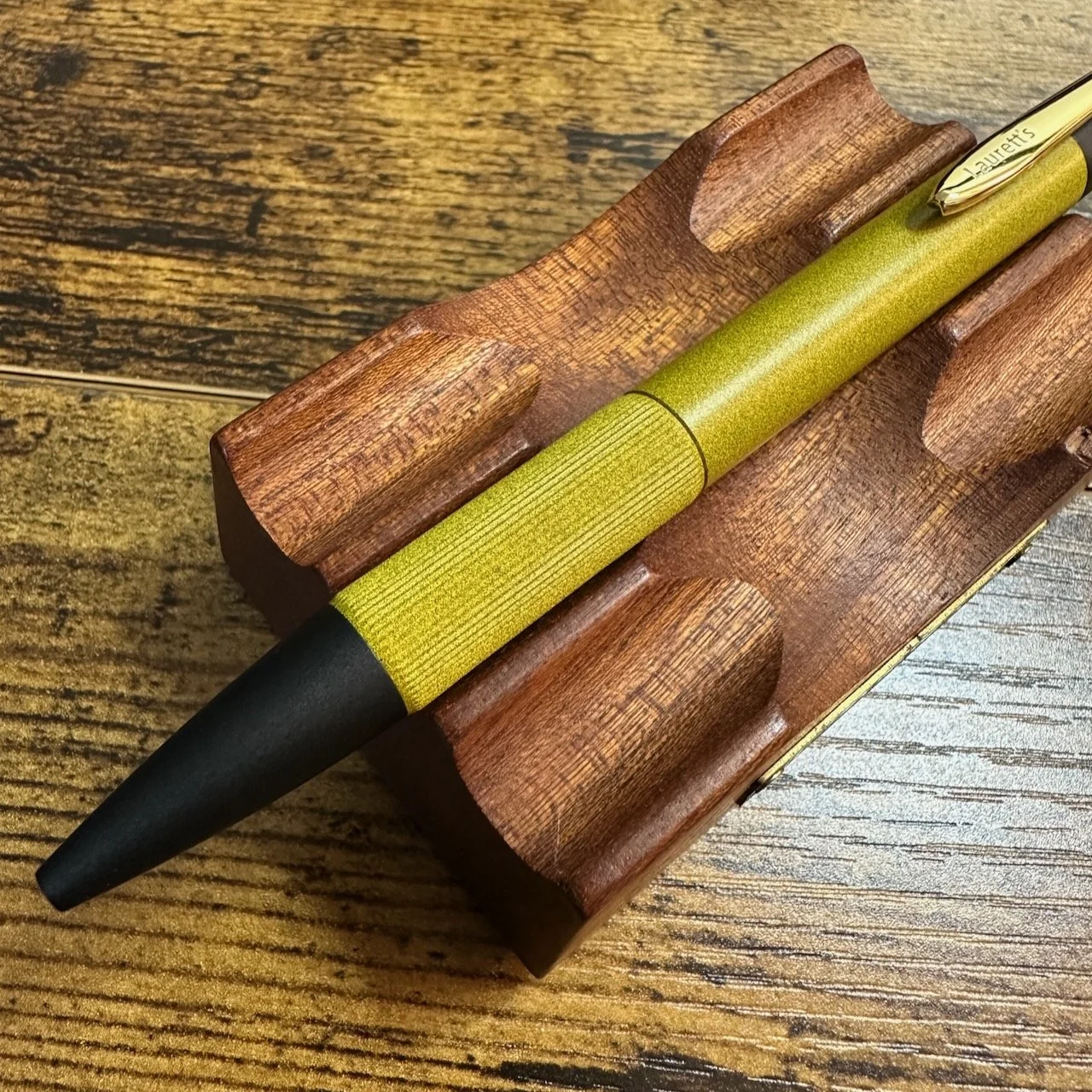Laurett's WAKA Ebonite (Green Knurling)