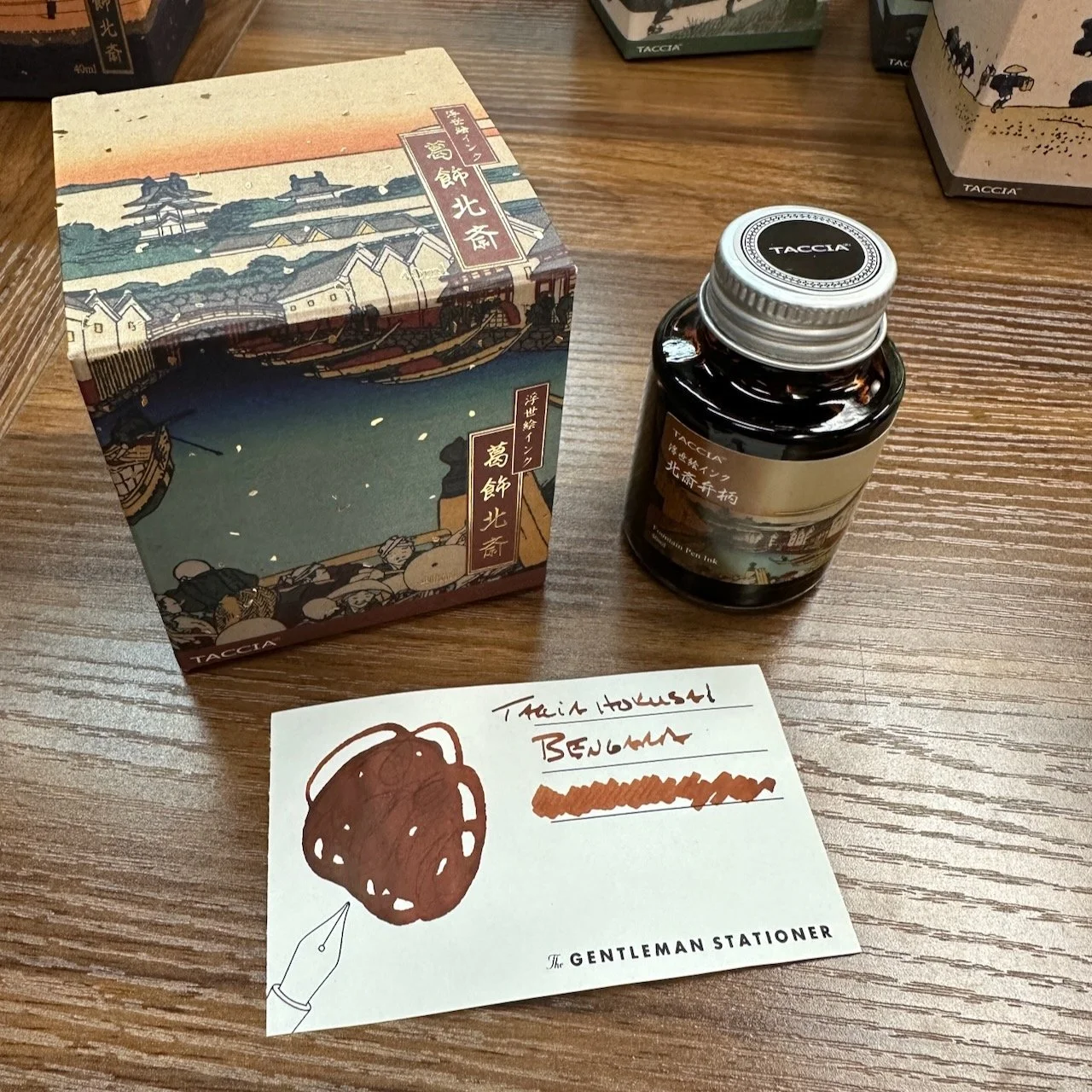 Taccia Ukiyo-e Hokusai Bengara Bottle