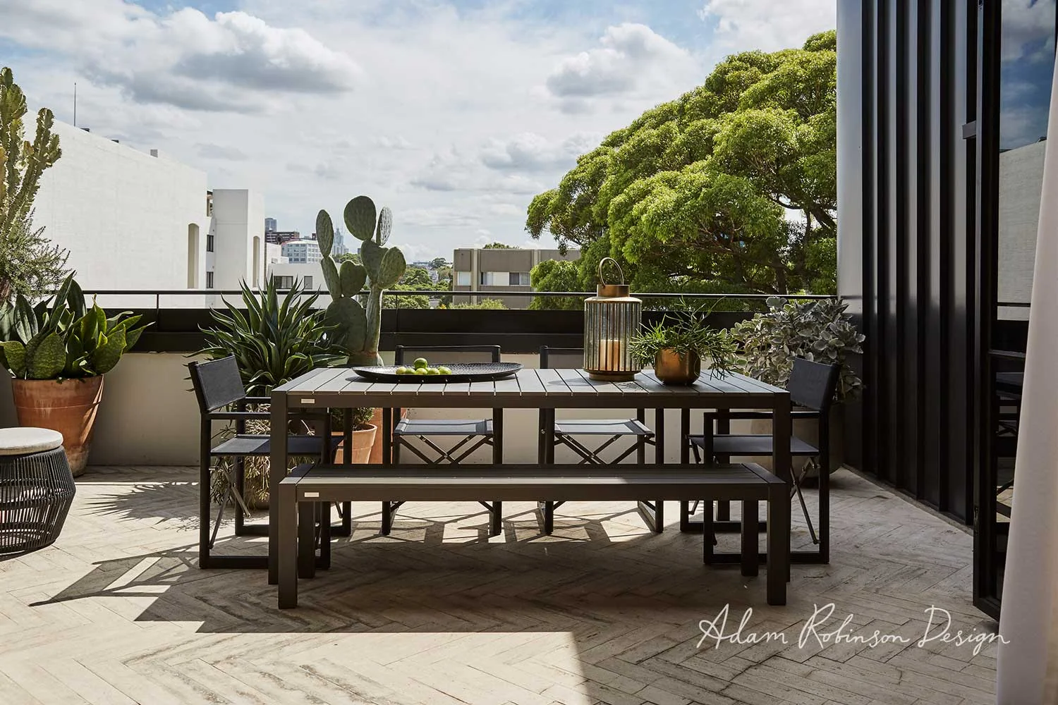 ©-Adam-Robinson-Design-One-Balcony-Four-Ways-with-Harbour-Outdoor-1976-URBAN-04.jpg