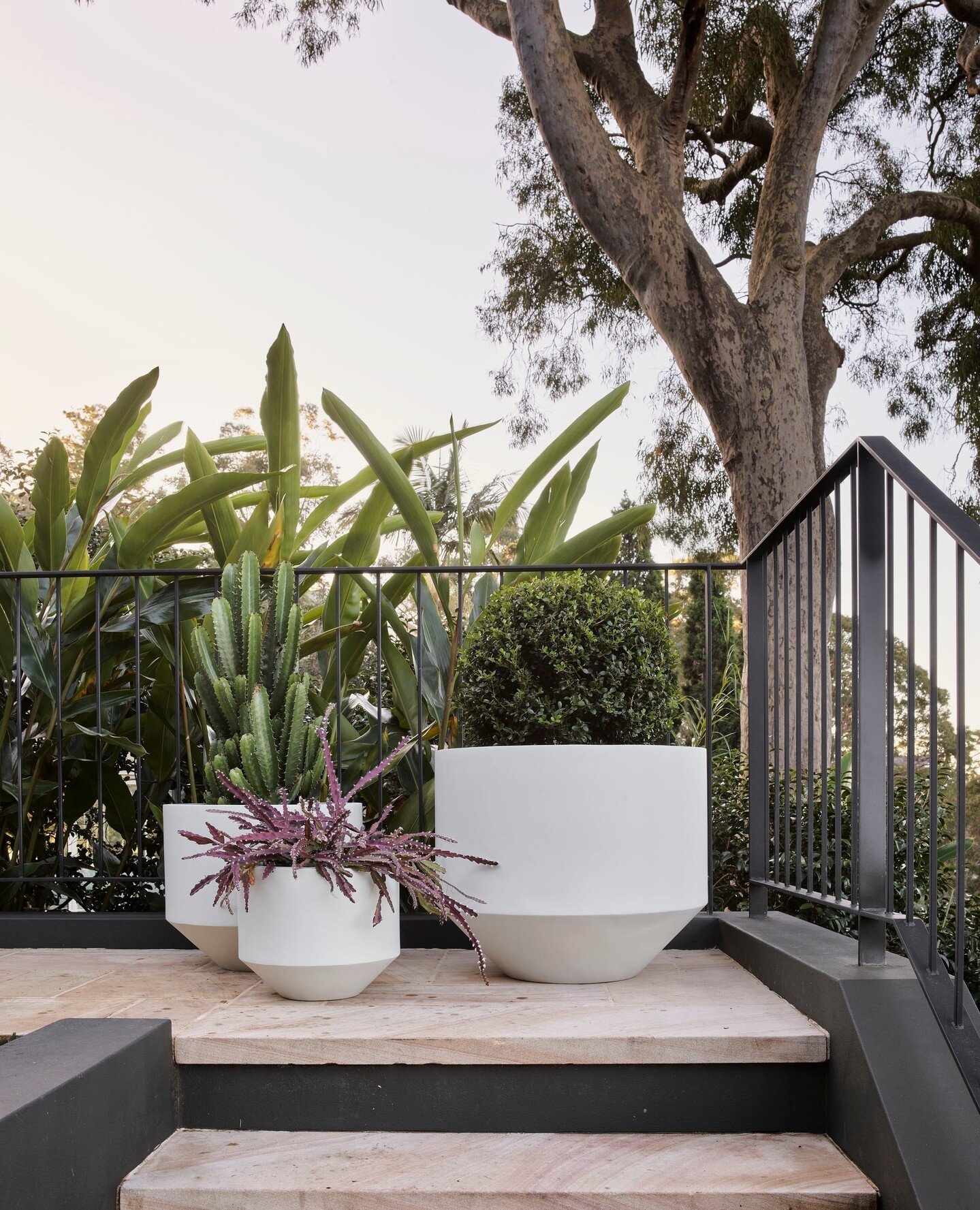 The ARD Moderno Furore sitting elegantly in this outdoor space surrounded by stone and soft accessories. The shadow-line design of these pots creates an illusion that they are floating in the space.  Created in collaboration with, and available at, @