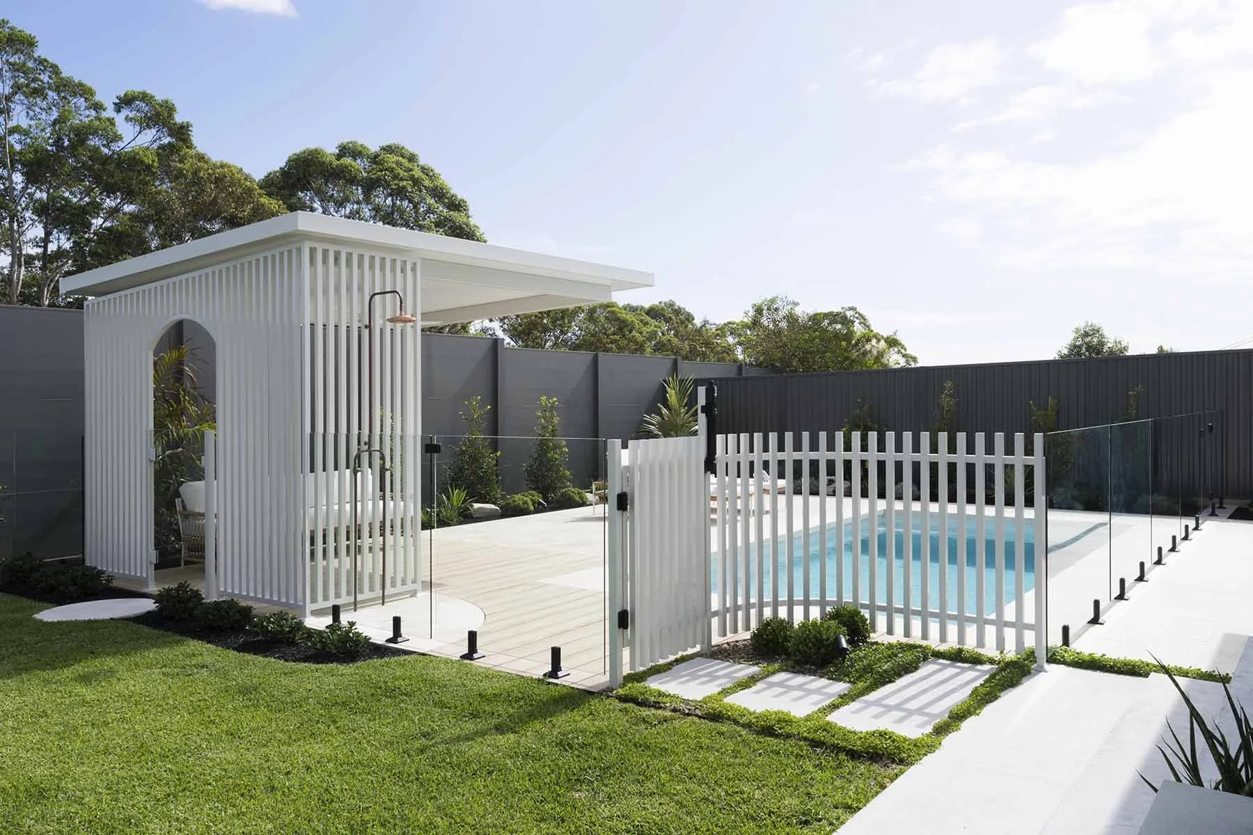 Luxe Cantilever