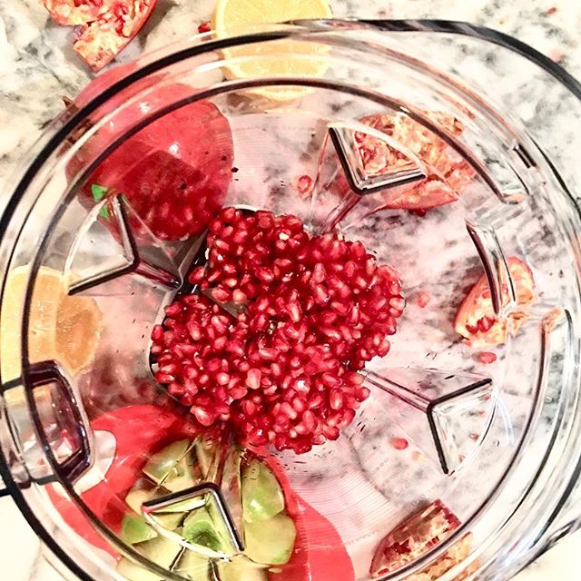 Pomegranate goodness! 
#pomegranate #lemon #apple #antioxidants #yum
