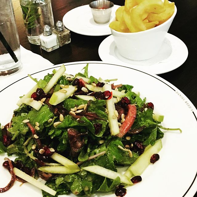 This started out nice and clean but those fries ... they make me weak!
..
#instagood #lunch #yum #nom