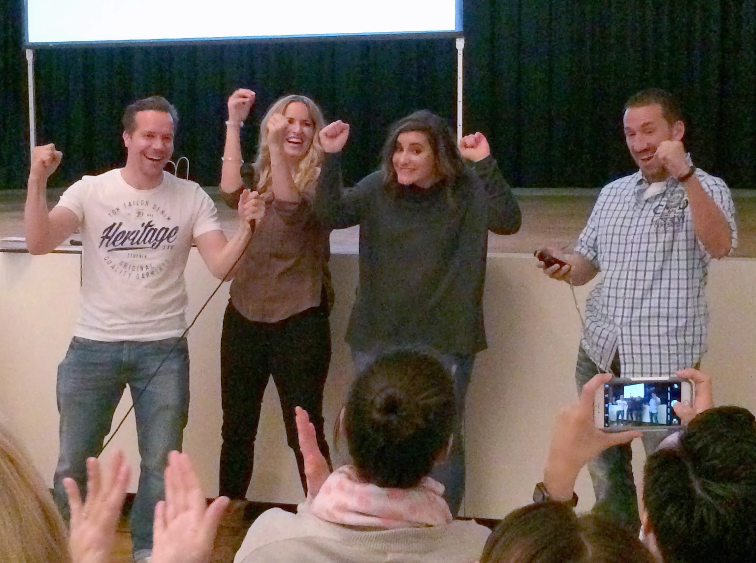 Ingo, Carmen, Nadia Meli und Calvin Hollywood beim Siegesschrei. "Tsschakkkaaaaa"