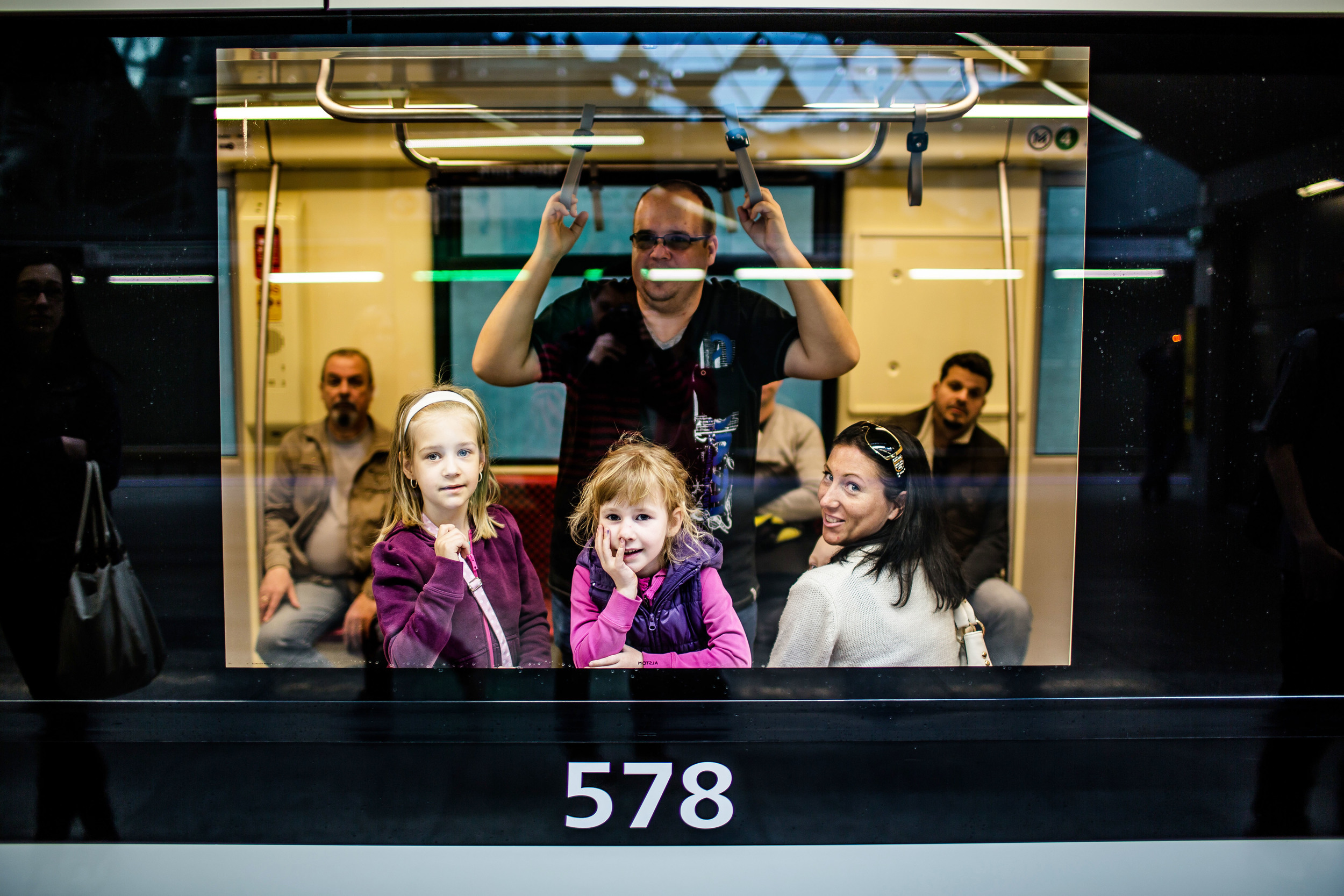  Félmillió utast számolt össze a nyitóhétvégén a BKK a 4-es metrón. Egész hétvégén ingyen lehetett utazni, pótszerelvényeket is szolgálatba kellett állítani. 