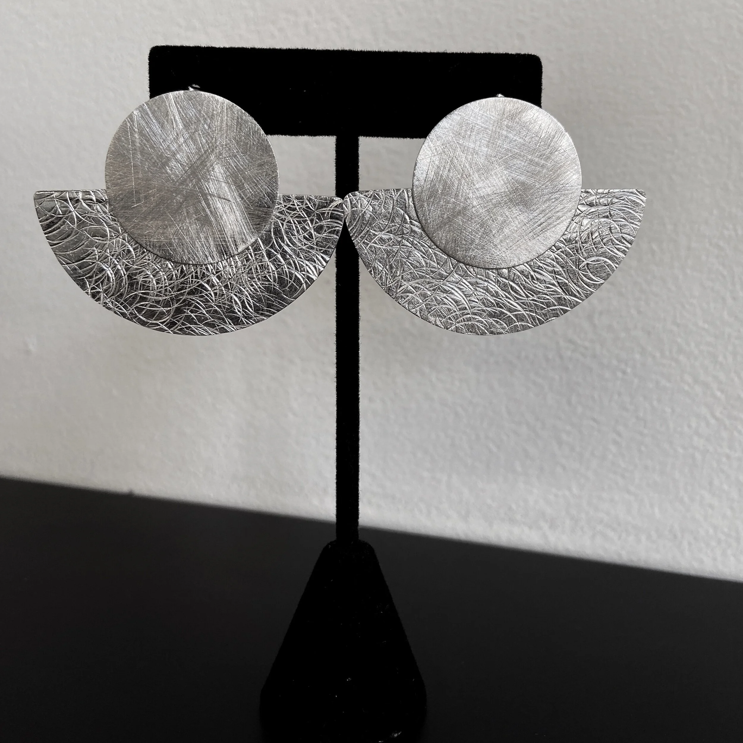 Earrings-Deco half circle disc hammered arcs-2.jpg