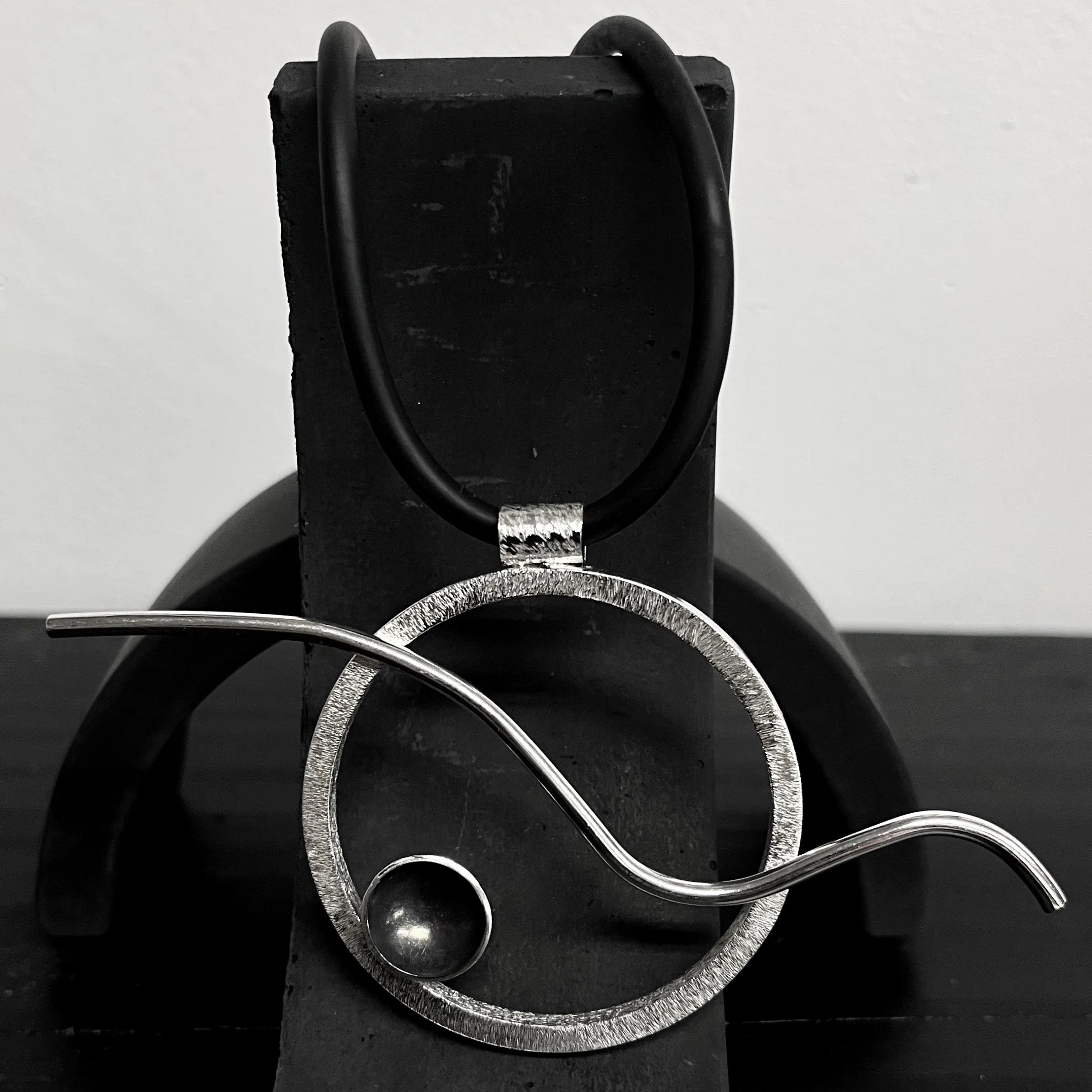 Pendant-Lg loop w wave bar.jpg