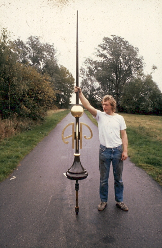 Alexandra_Palace_lightning_finial_2.JPG