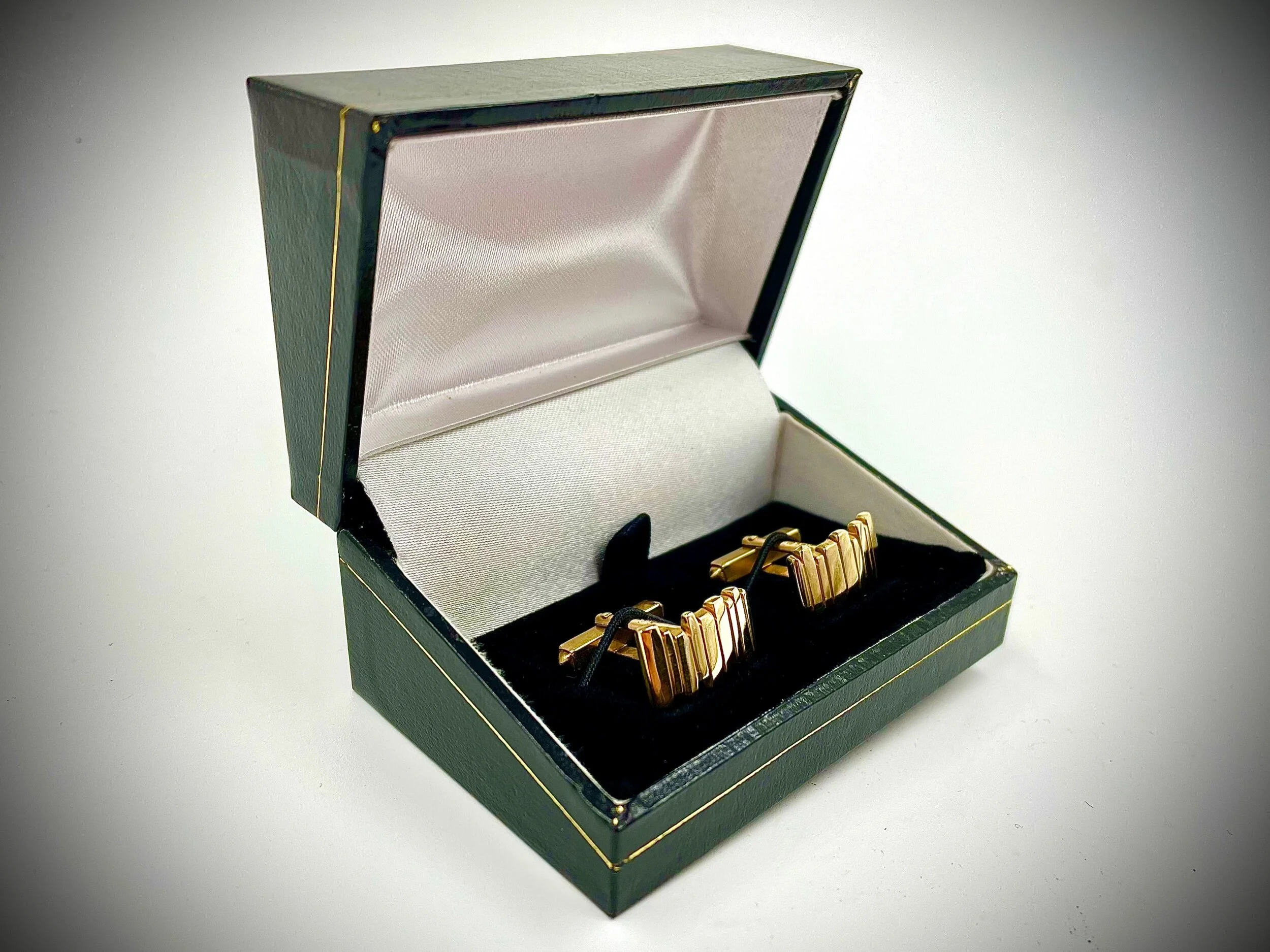 BFF2B6F9-7C76-4754-BE80-9E8A1A0EE8C5