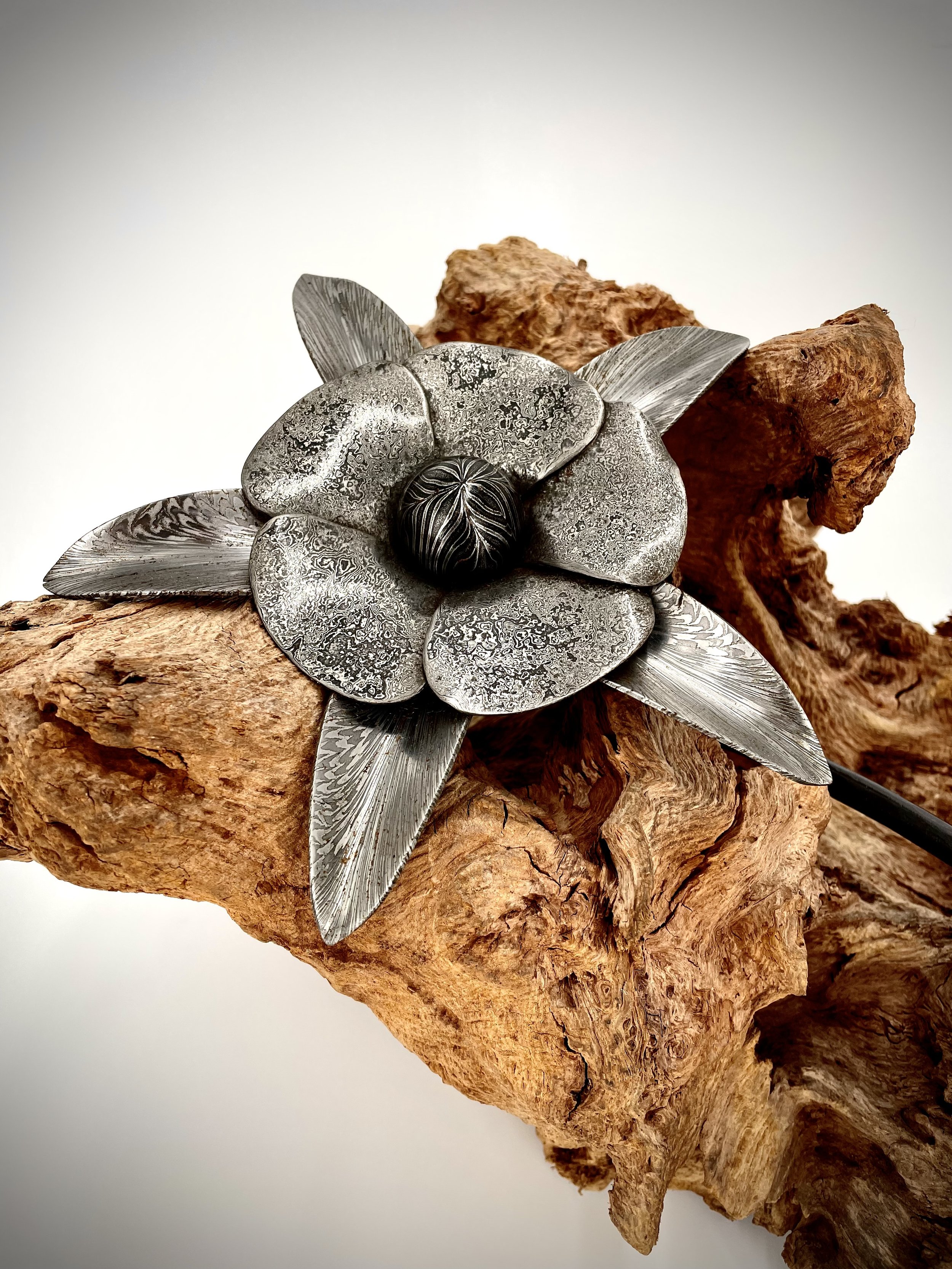 Damascus interior sculpture 4 flowers 2.jpg