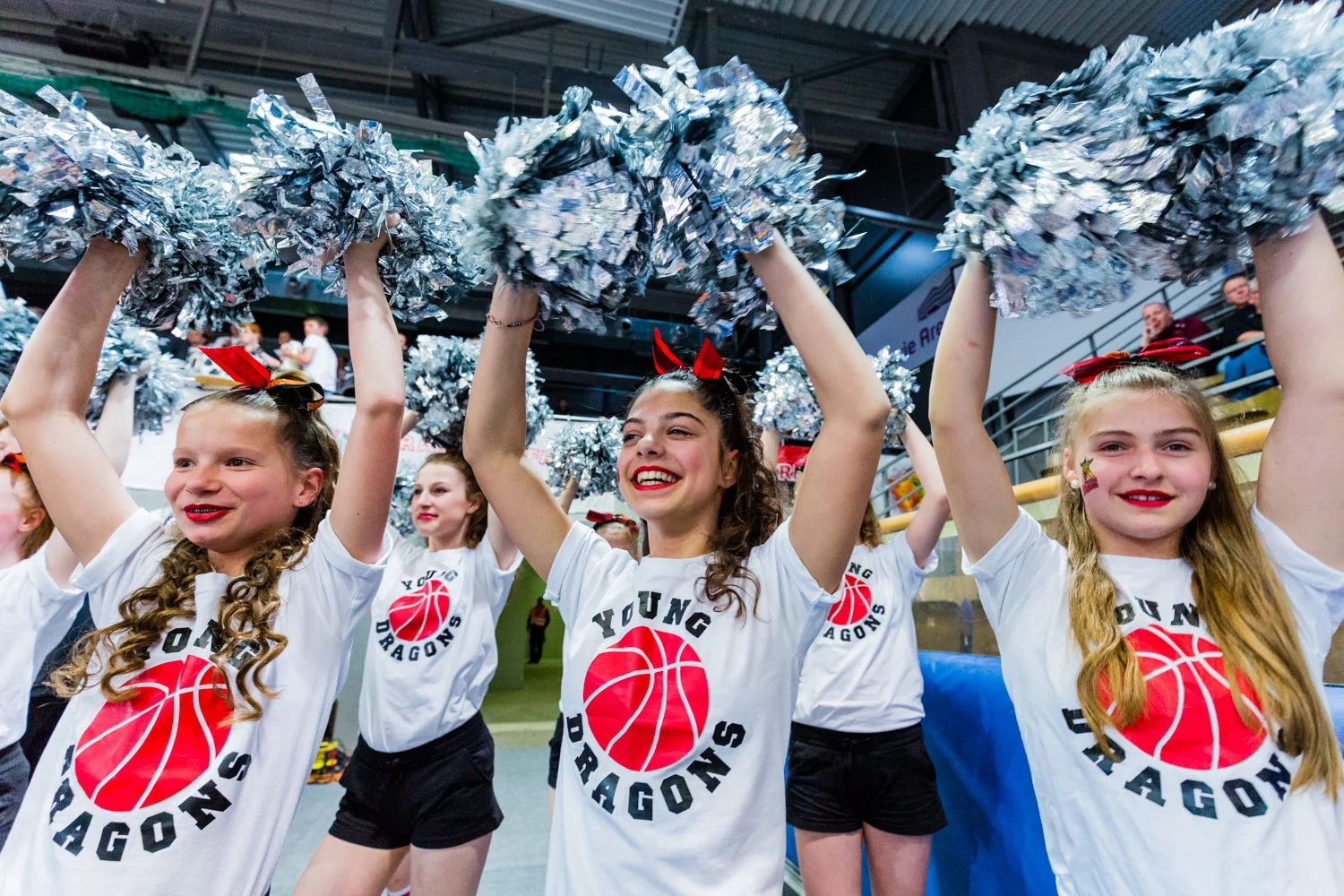 HAGEN, GERMANY - Mai 16, 2015: während des Jugend Basketball Bundesliga (JBBL) Halbfinal-Spiels zwischen Young Dragons Quakenbrück (U16) und TSV Tröster Breitengüßbach (U16), in der ENERVIE Arena in Hagen, Deutschland.