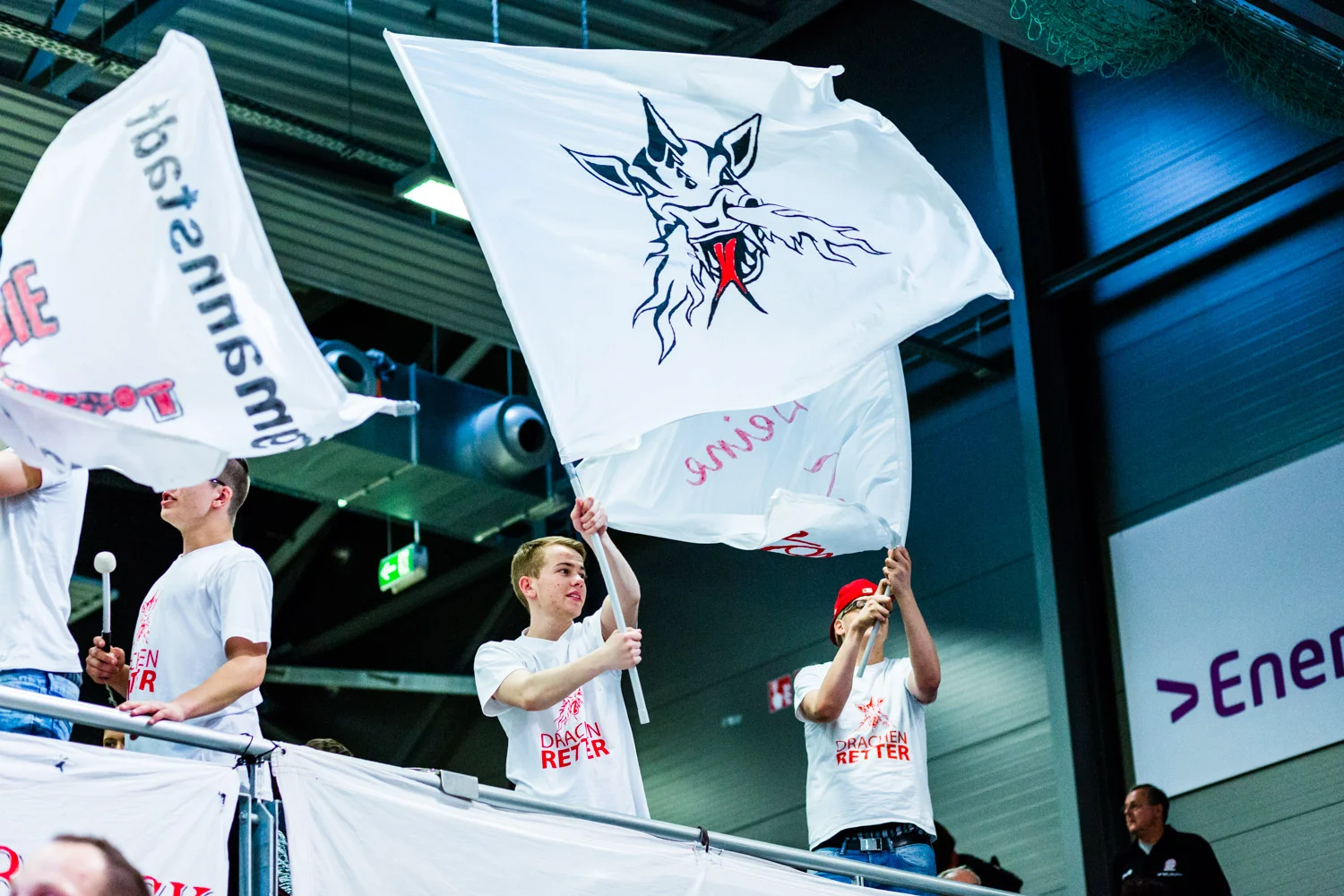 HAGEN, GERMANY - Mai 16, 2015: während des Jugend Basketball Bundesliga (JBBL) Halbfinal-Spiels zwischen Young Dragons Quakenbrück (U16) und TSV Tröster Breitengüßbach (U16), in der ENERVIE Arena in Hagen, Deutschland.