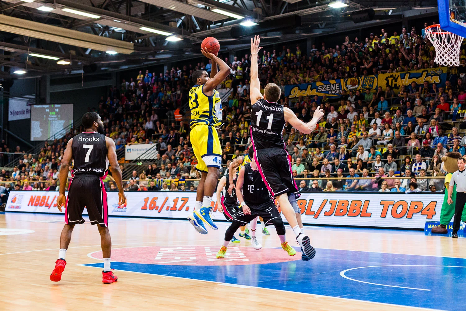 Phoenix Hagen vs. Telekom Baskets Bonn - 16.04.2015, Enervie Are