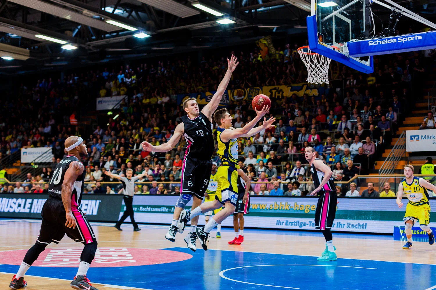 Phoenix Hagen vs. Telekom Baskets Bonn - 16.04.2015, Enervie Are
