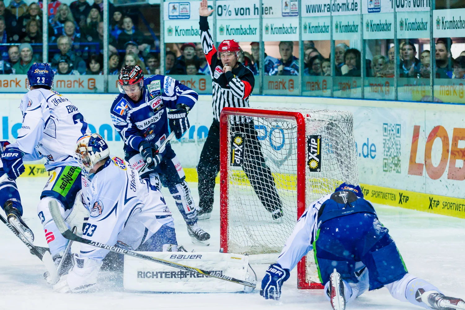 Eishockey - DEL - Iserlohn Roosters - Straubing Tigers