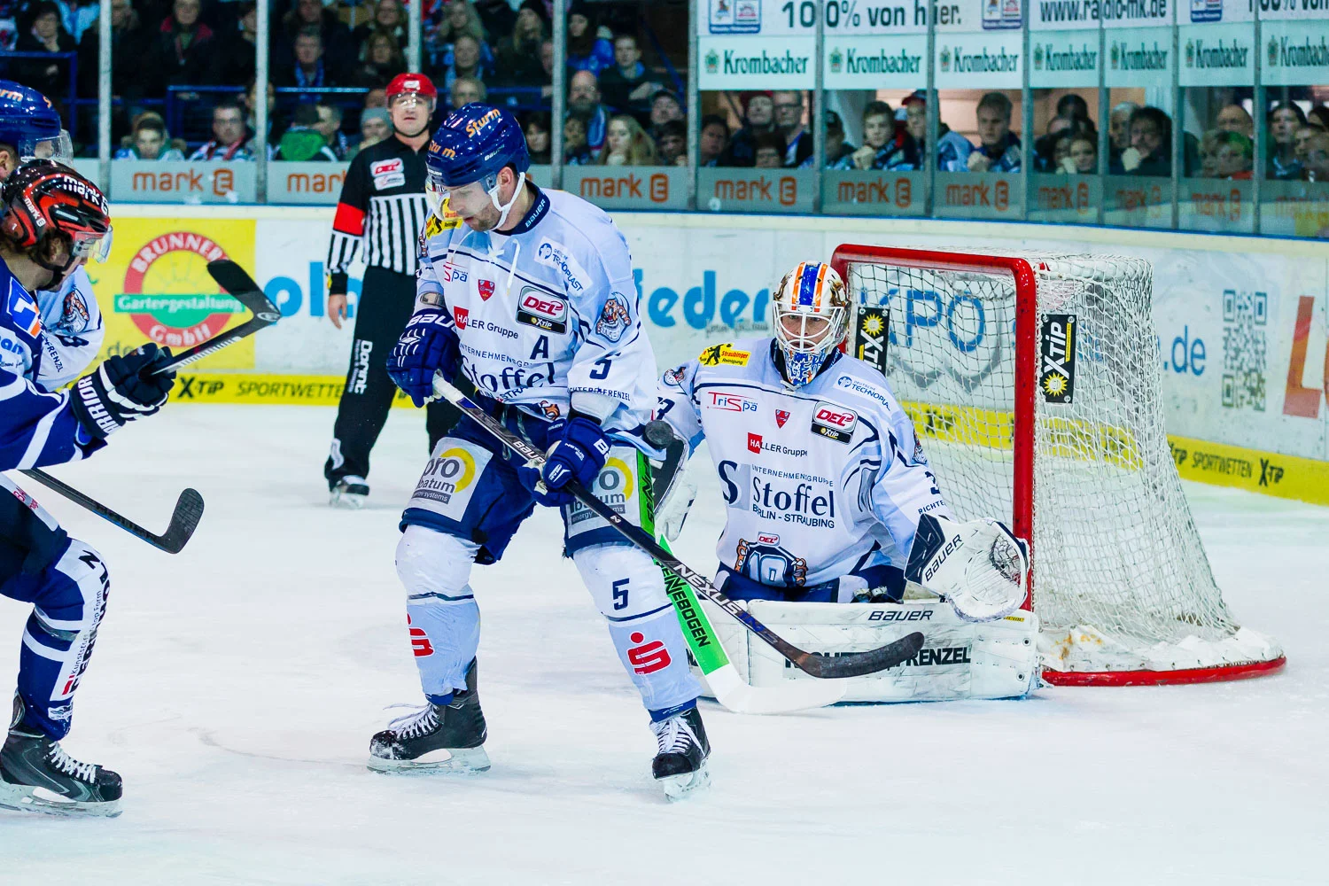 Eishockey - DEL - Iserlohn Roosters - Straubing Tigers