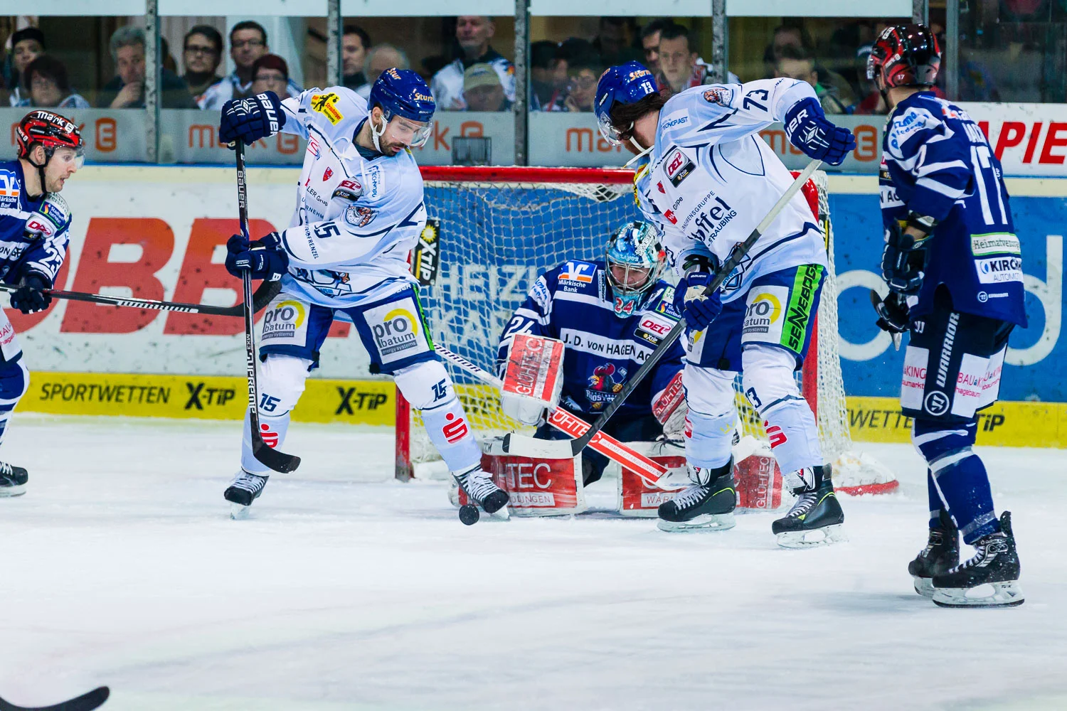 Eishockey - DEL - Iserlohn Roosters - Straubing Tigers