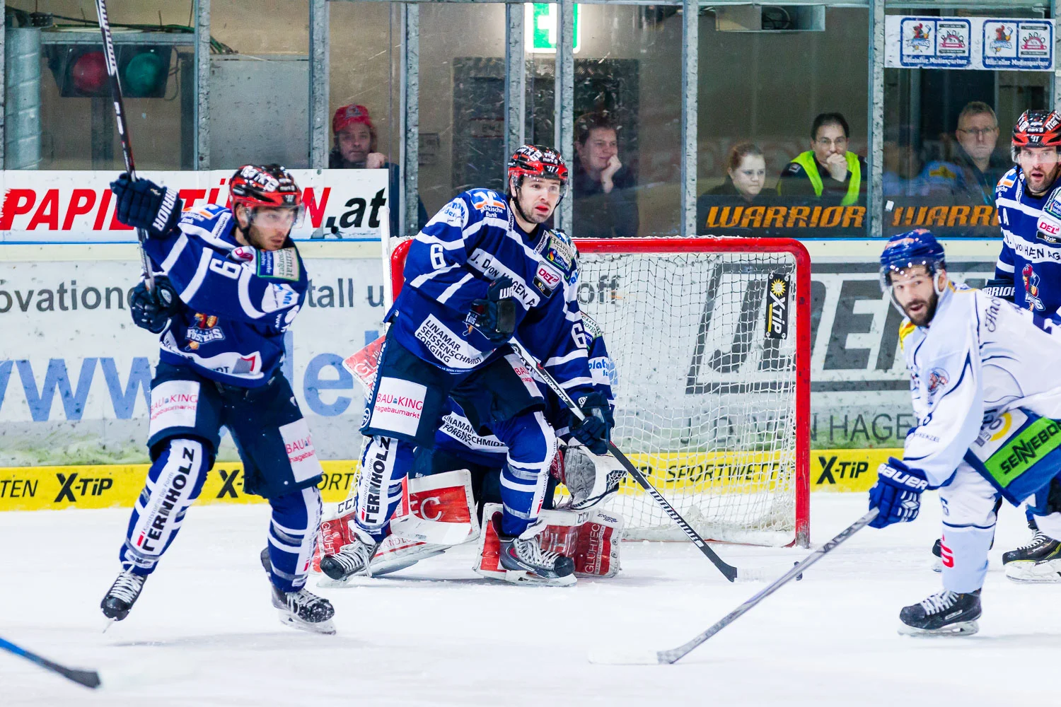 Eishockey - DEL - Iserlohn Roosters - Straubing Tigers