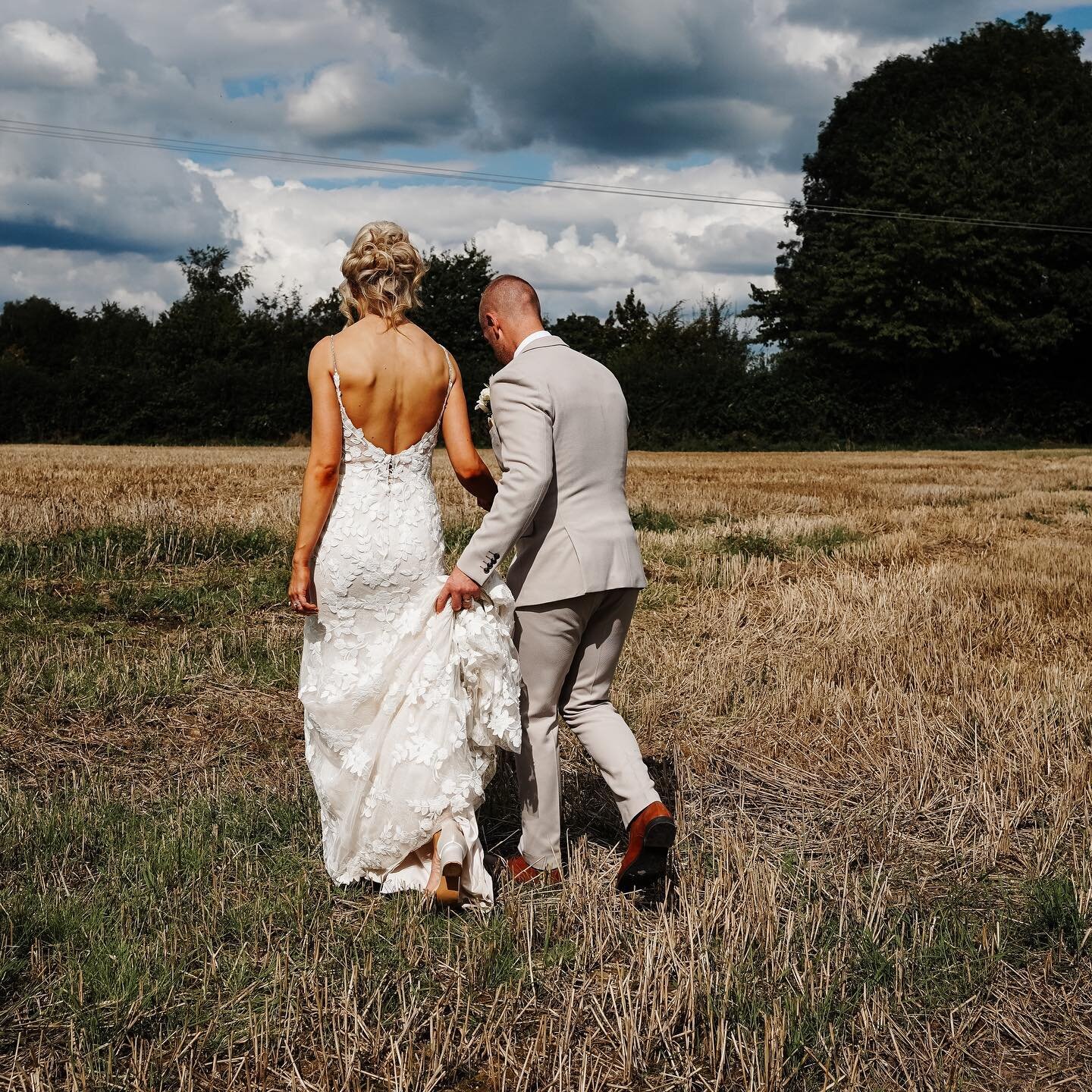 Walking through fields and taking in those just married feels! So many giggles and so much joy with the incredible @hannahjarvis91 and @adam.jarvis17 

With the dream team:

@knutsford_bloom_florist
@pastelhairandbeauty 
@airstreamphotoboothuk 
@mult