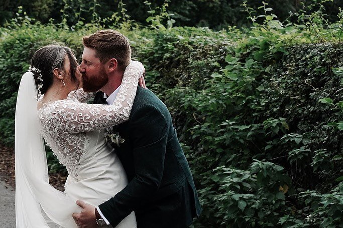 An impromptu run through of the most delicious first dance amidst the trees on the most beautiful autumn day 

With the dream team:
@yourceremony001 
@mamarsbcd 
@houseofcavani 
@larkspurlodge 
@bigadventurefilms 
@to_pie_for 
@country_flowers_floris