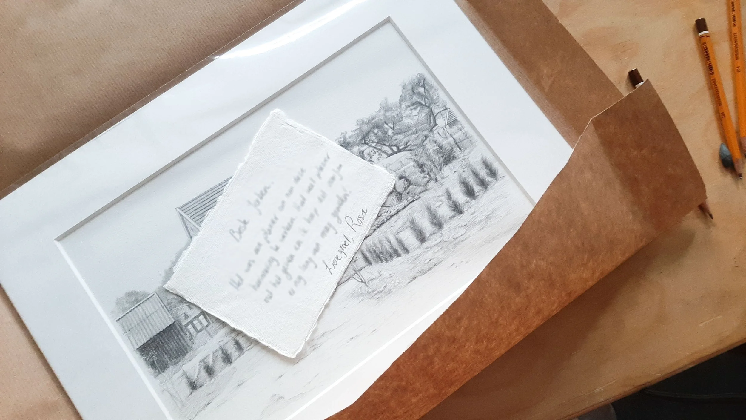 Ingepakt getekend huisportret met persoonlijke boodschap.JPG