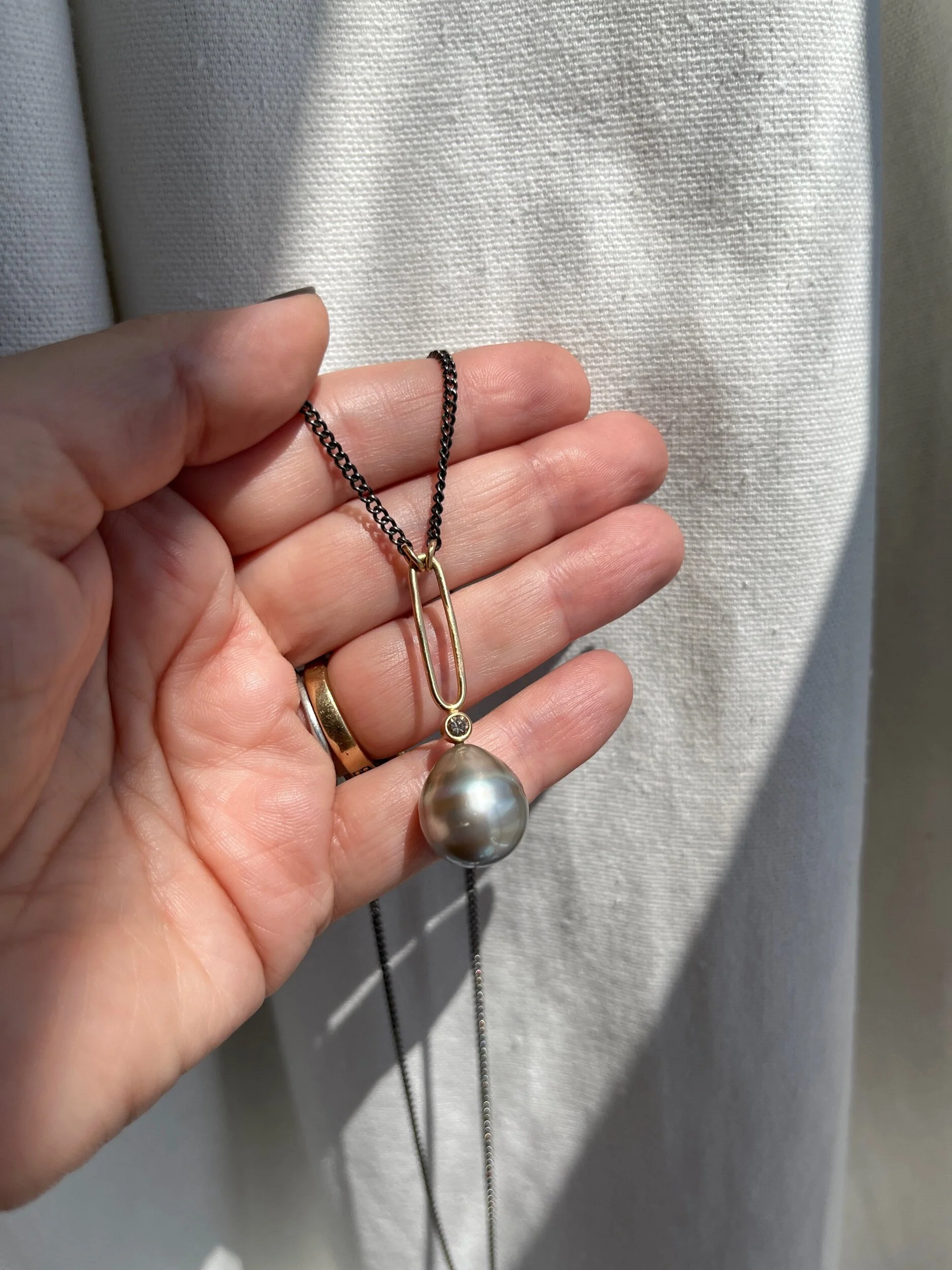 7559C578-2FA3-40A8-8D97-E312B5CC2E39