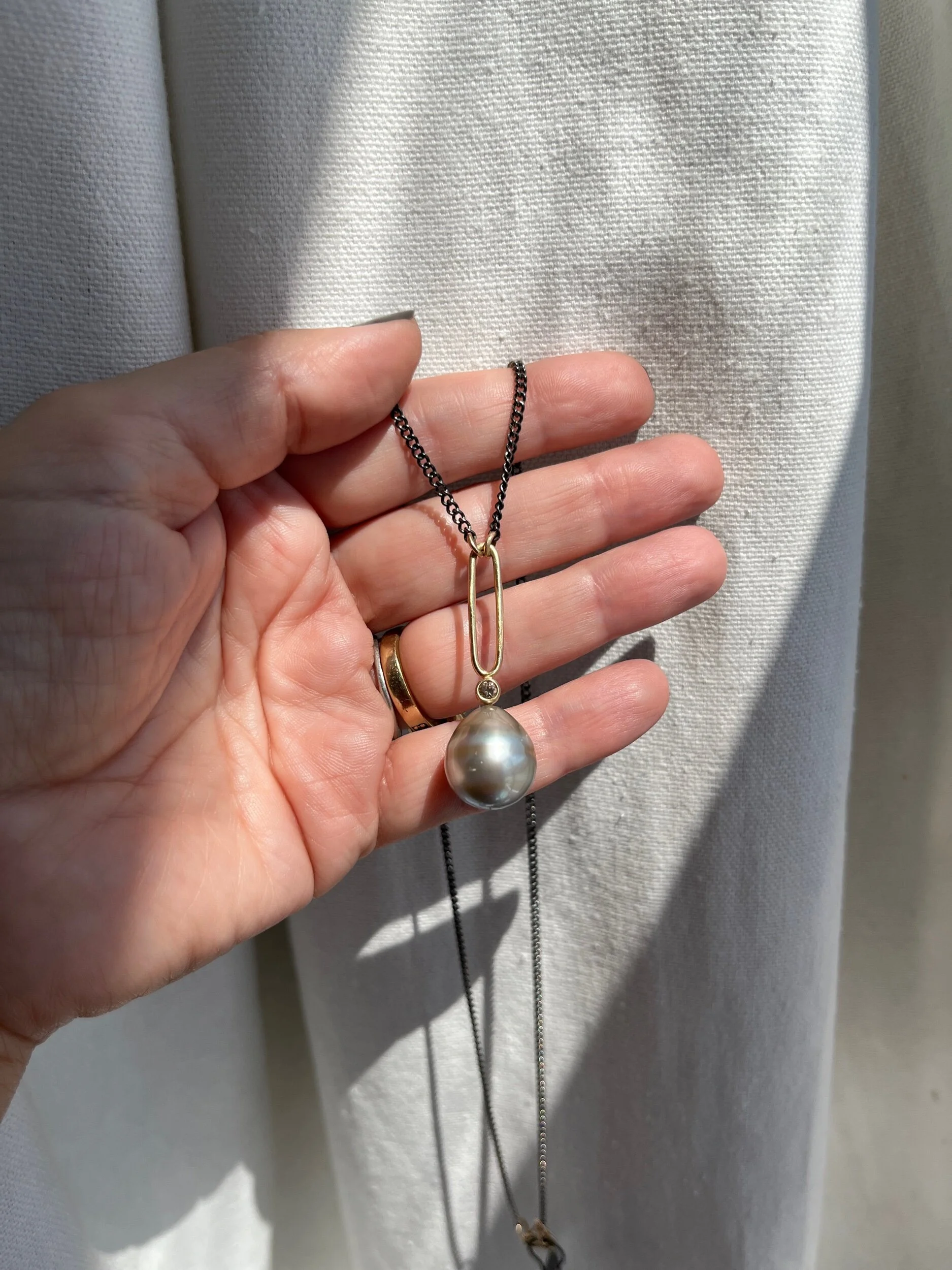 30852F64-DC30-4B6F-BF39-954C1FC94A35