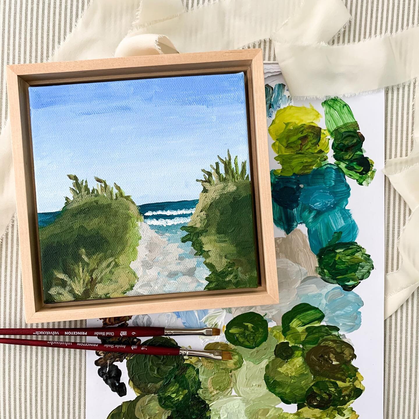 Finished this smaller coastal painting last night 🌾 it felt good! I also picked out the next coastal scene and can&rsquo;t wait to get started on it this weekend. Loving the coastal palettes too 😍 cheers to the weekend!!