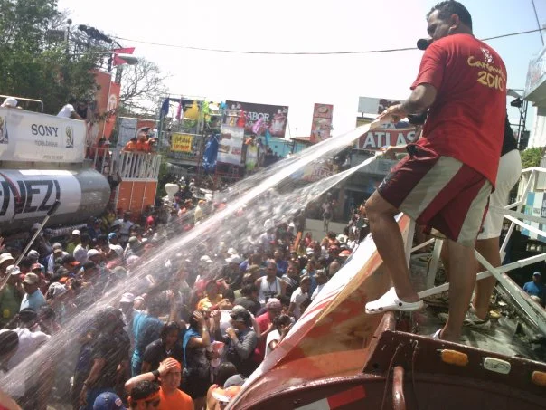  The mojadera - the cooling of the crowd!