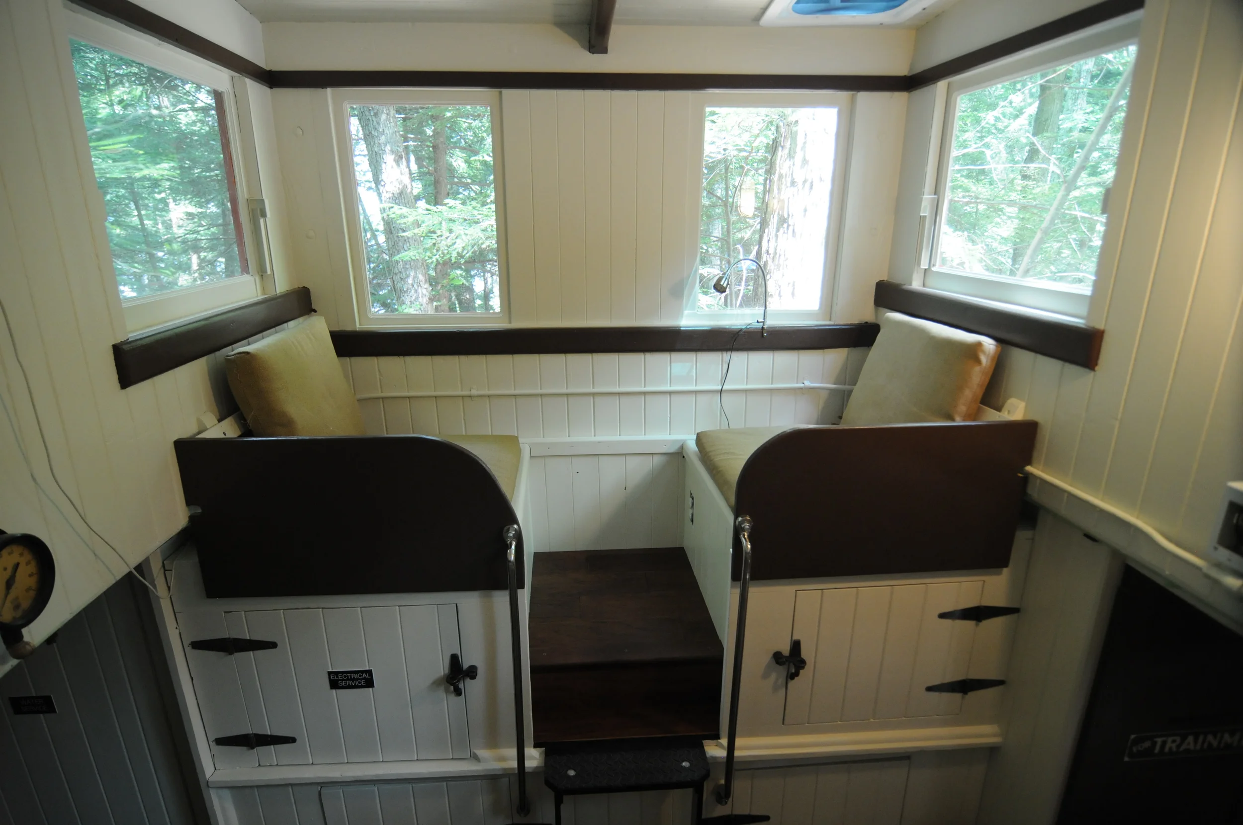 Read, use your laptop or play games in the cupola with windows all around.