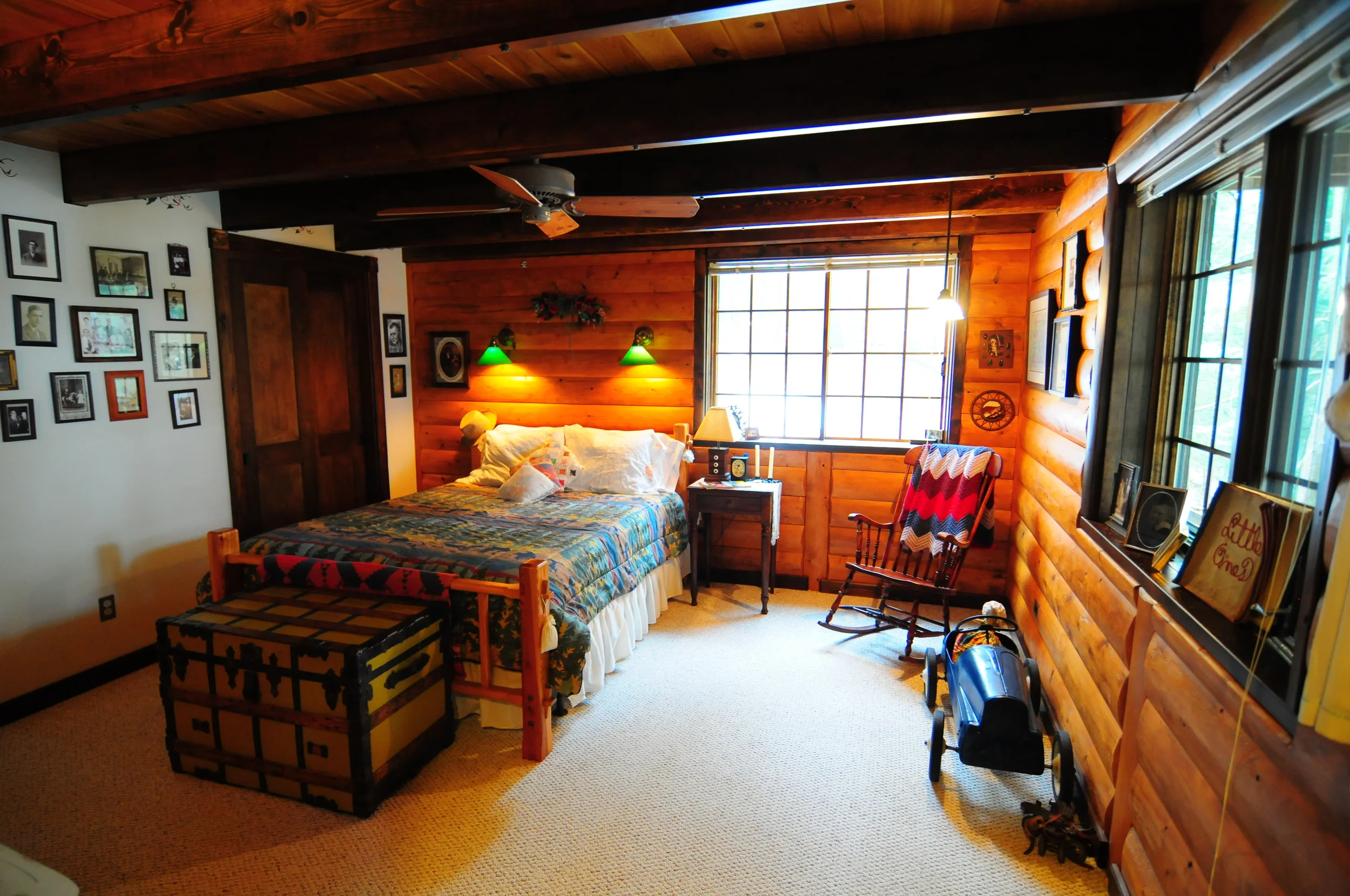 Queen bed and lots of room with a lake view.