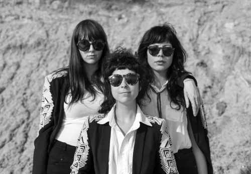 THE COATHANGERS RETURN TO TOTAL DRAG!
