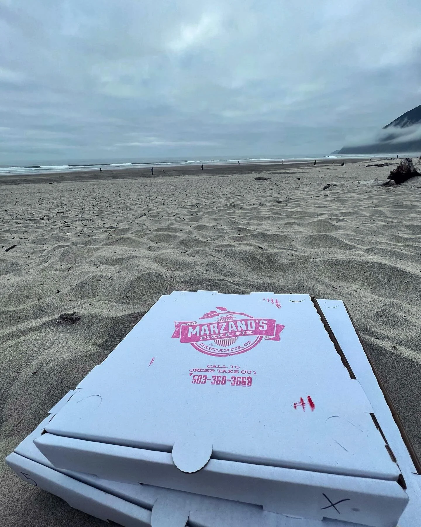 Why share, when you can have your own Marzanos pizza? 🤪

#pizza #manzanita #manzanitaoregon #manzanitabeach #oregoncoast #beach #pizzalover #pizzatime #oregonexplored #oregonlife #beachvibes #beachday