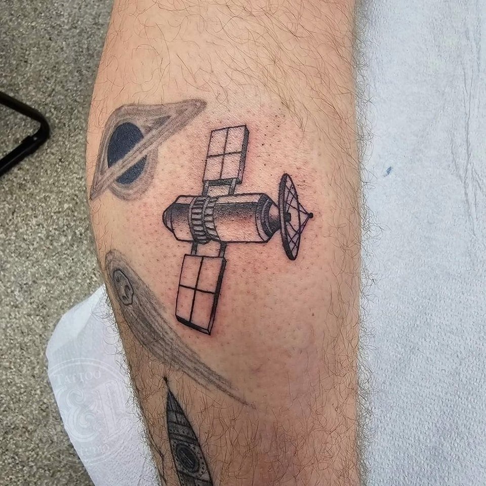 A little satellite by our own space ace @c_dubya_dawg stop in and see him for tattoos that are out of this world! #satellite #technology #space #outerspace #nasa #communications #spacejunk #inkanddestroy #tattoo #blackandgray