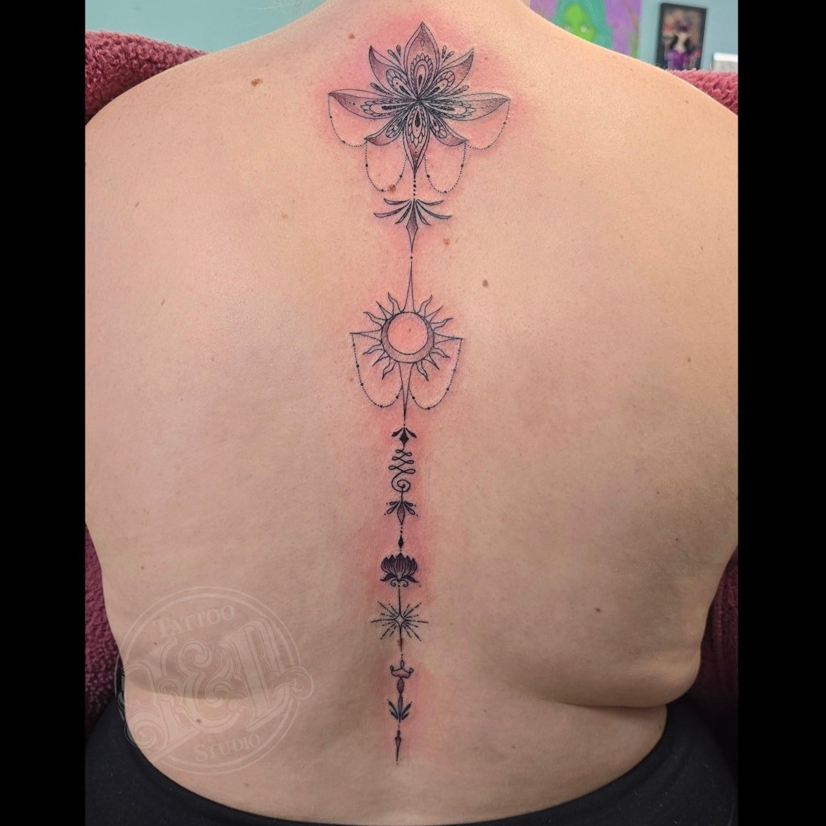 Mandala and trinket design down the back by @danwatkins.tattoos stop in and see us for your next design, we got your back! #mandala #mandalatattoo #sun #moon #chains #backtattoo #inkanddestroy #blackandgray #tattoo