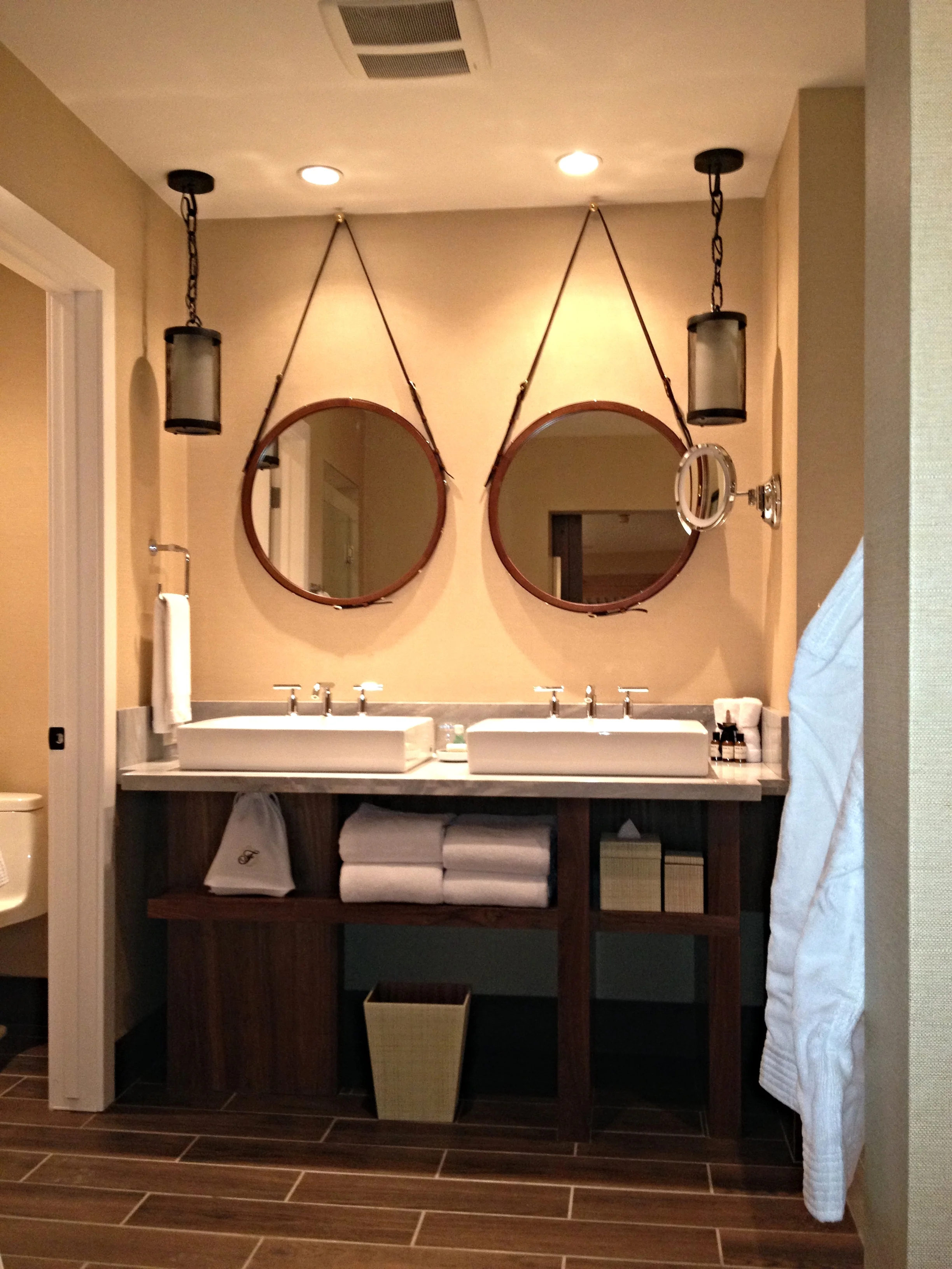 Fairmont Jasper Park Lodge Resort, Guestroom Bathroom