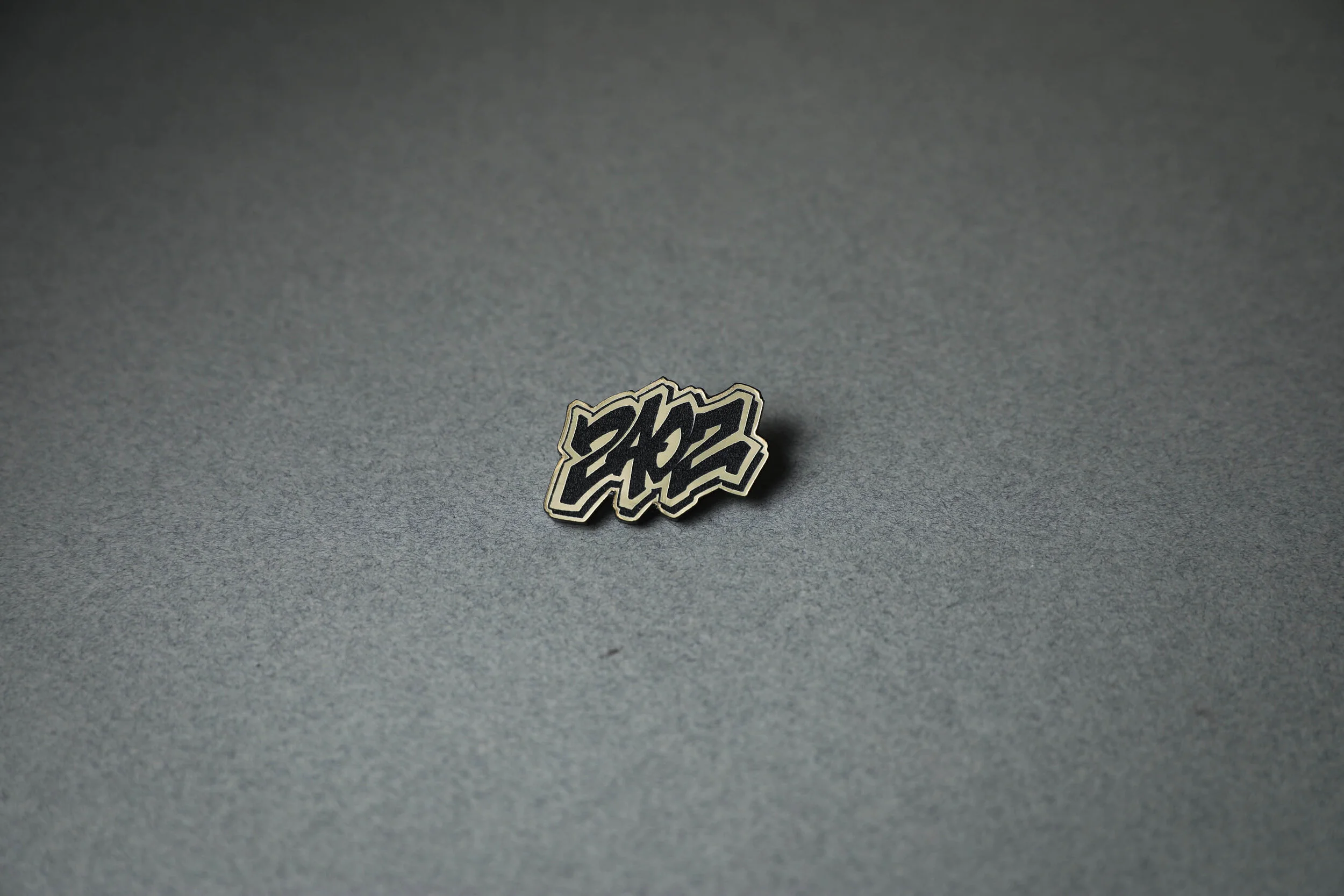 240Z letter pin gold