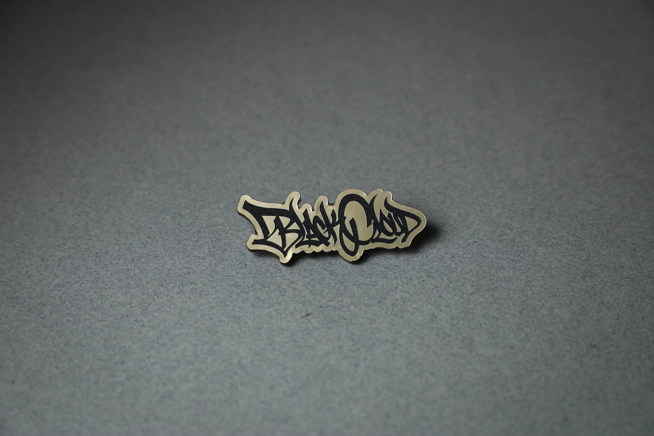 Black Cloud Tag Pin Gold