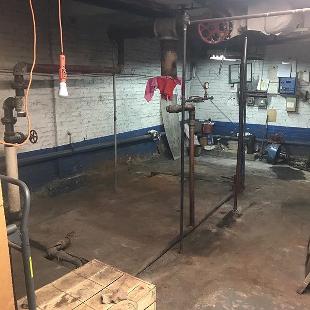 After our nice week long vacation, we are back to removing this boiler for our oil to gas conversion. Cleaning and dismantling this boiler took over a week! #steam #steamheating #nyheating #oiltogasconversion #absolutemechanicalcoinc