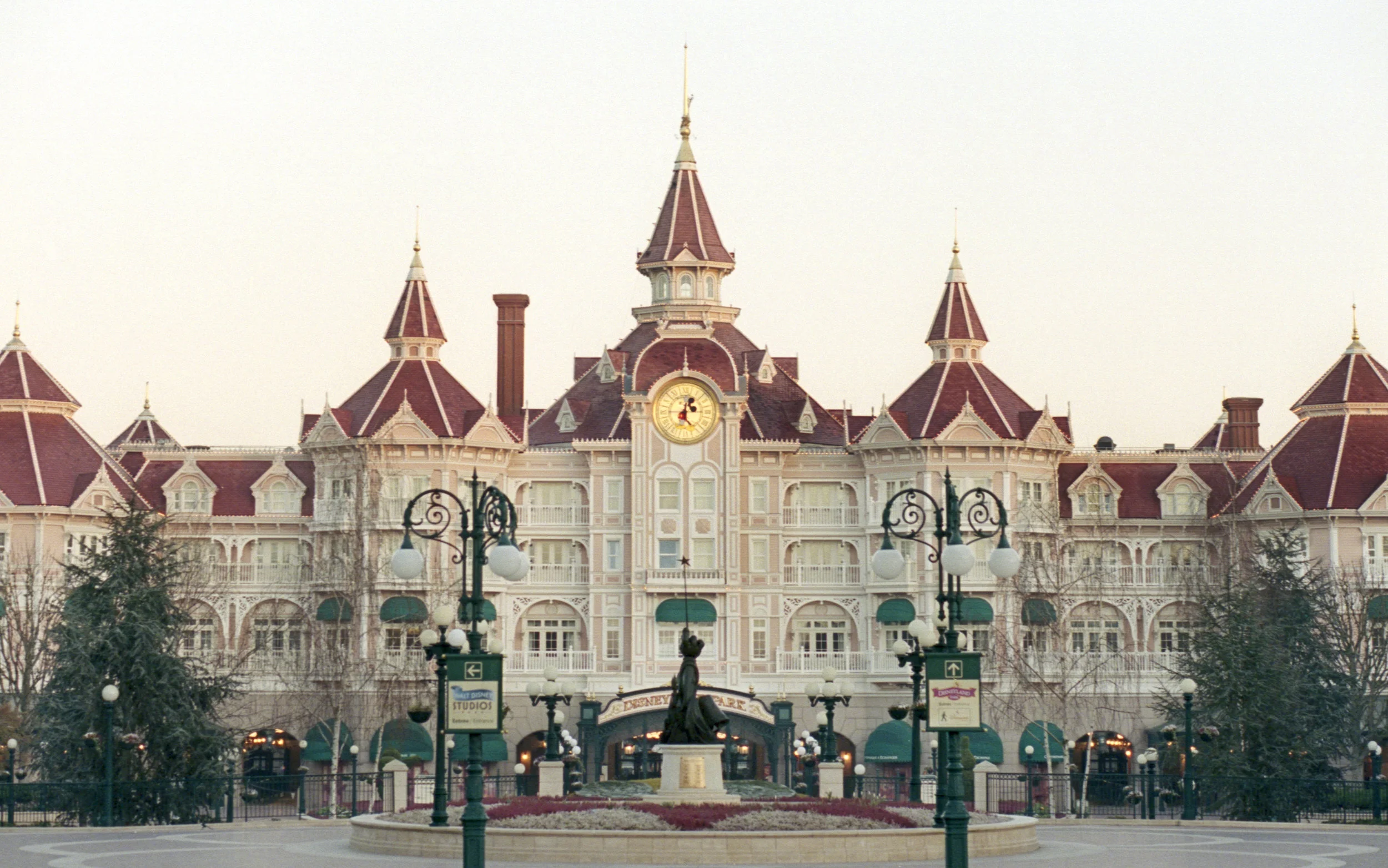 Disneyland Paris Hotel, 2019