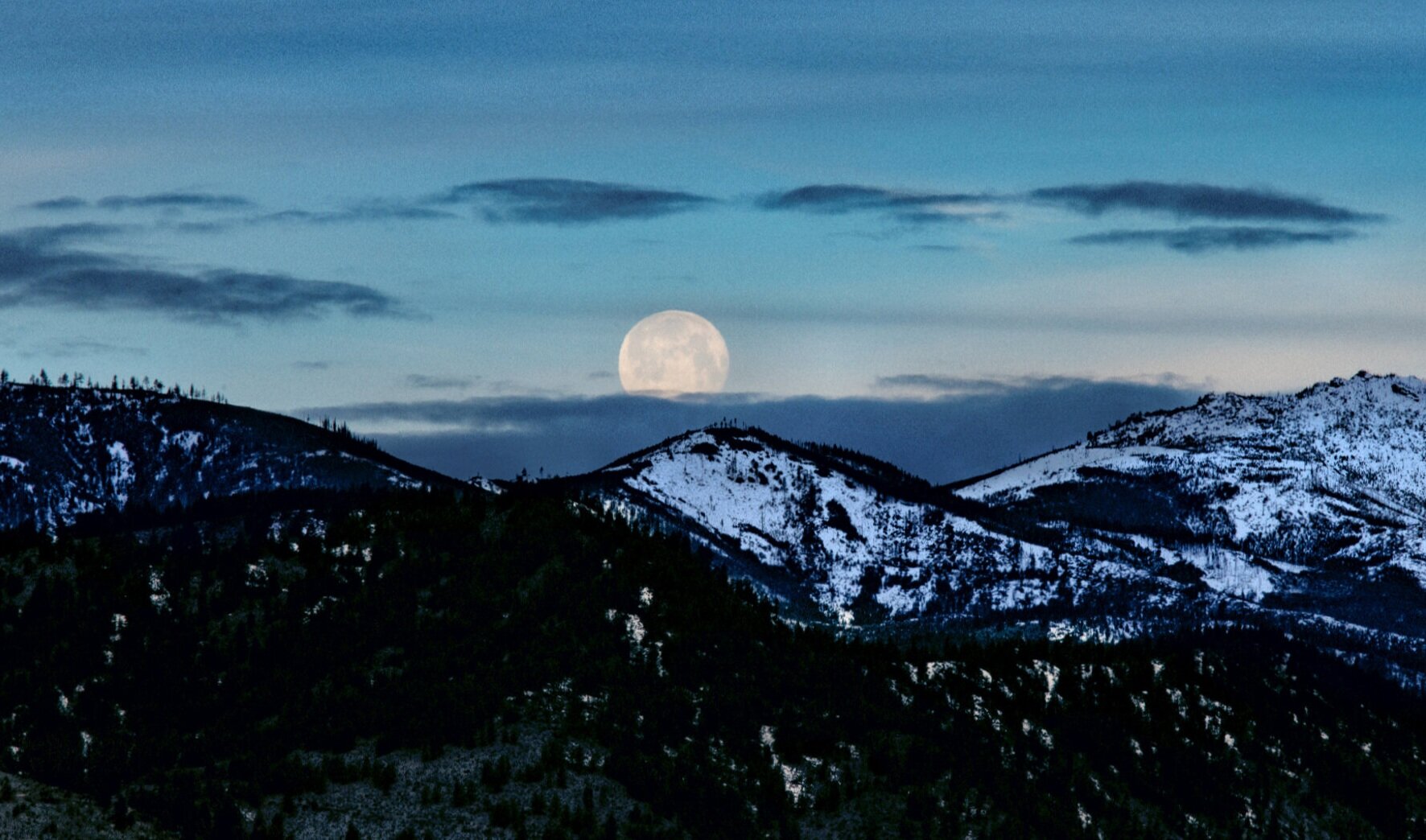 Best+2020+%2801%29_00011Super+Moon+Chelan+Best+Day+2+Med+Cropped.jpg
