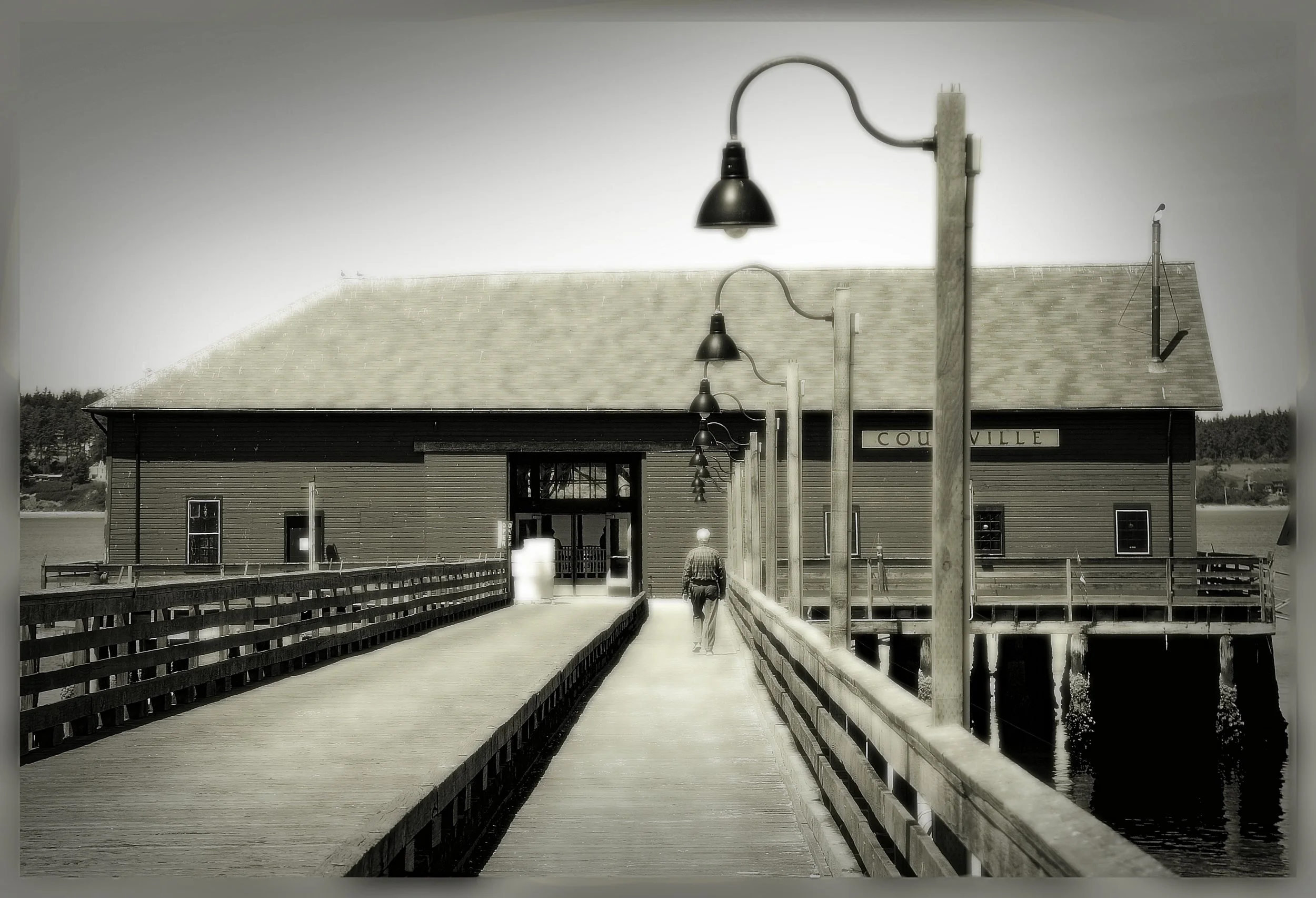 DSC_0107_BW_blur_edge_vignette 2_133 Web.JPG