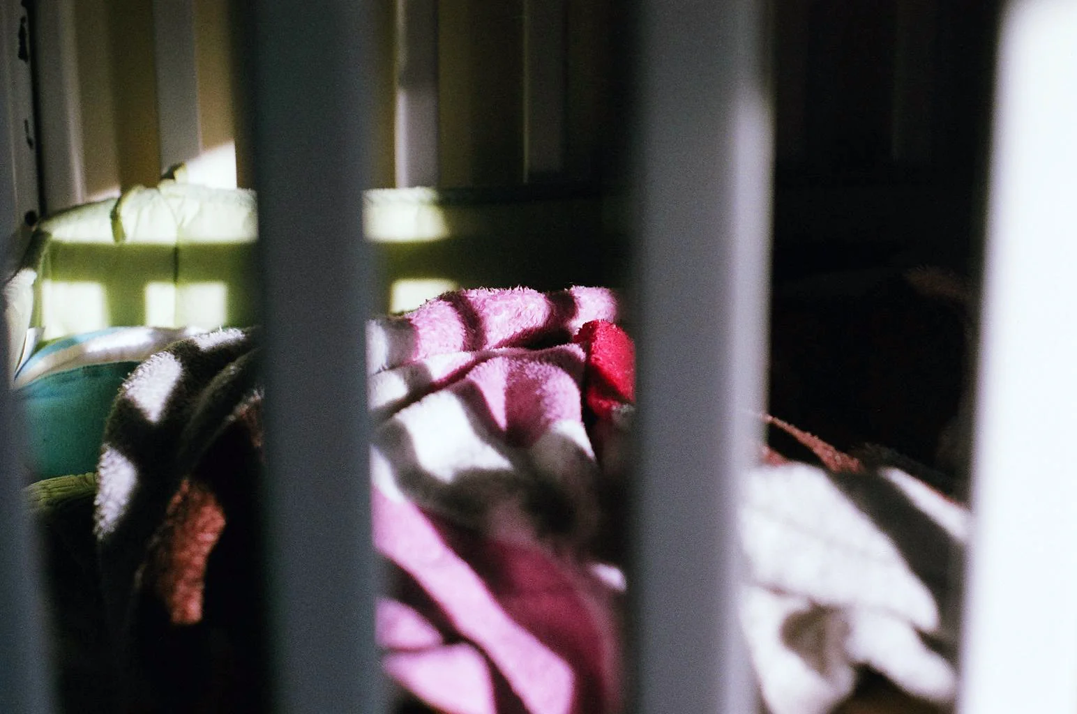 crib1.jpg
