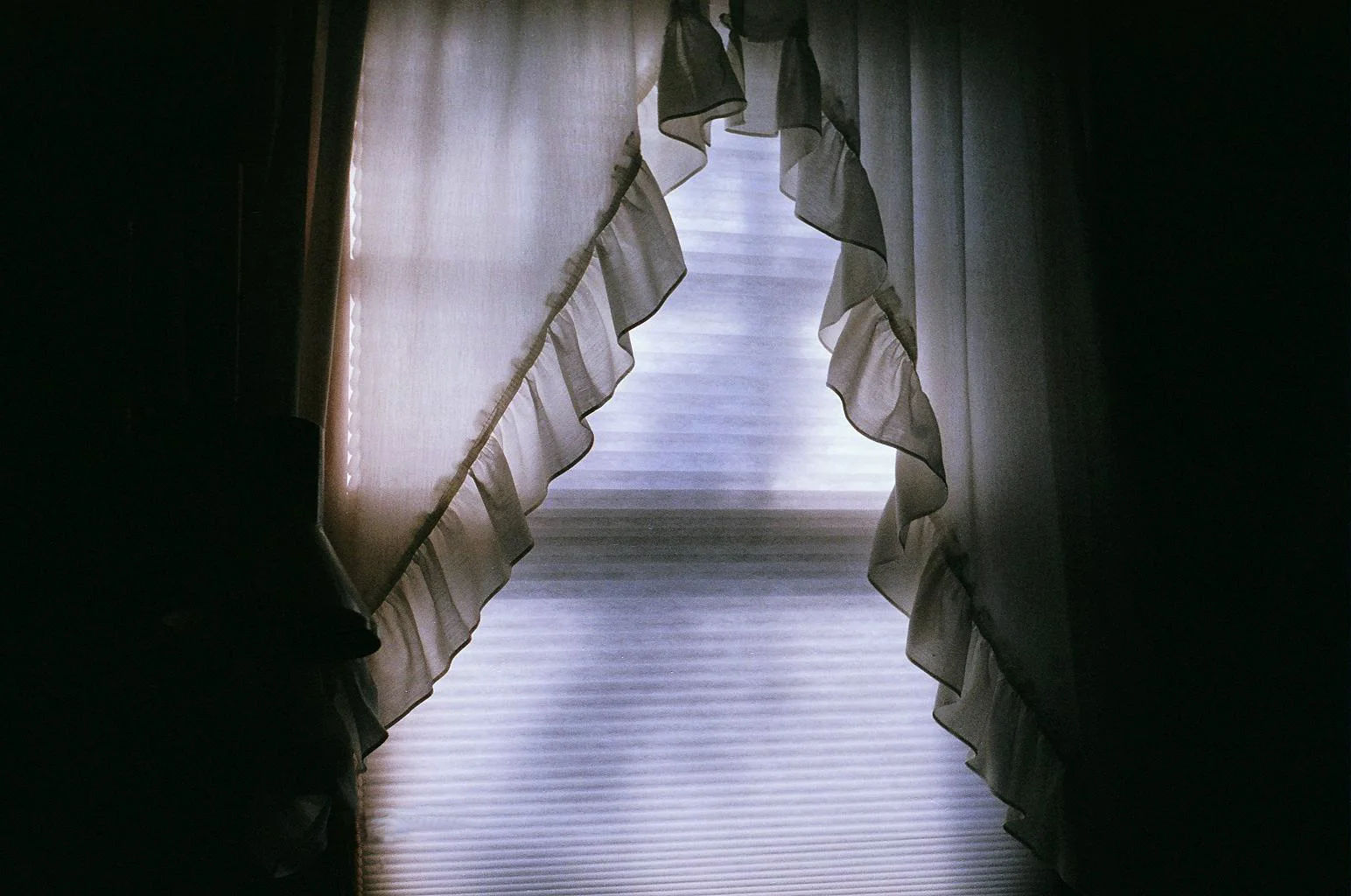 curtainsclosed1.jpg