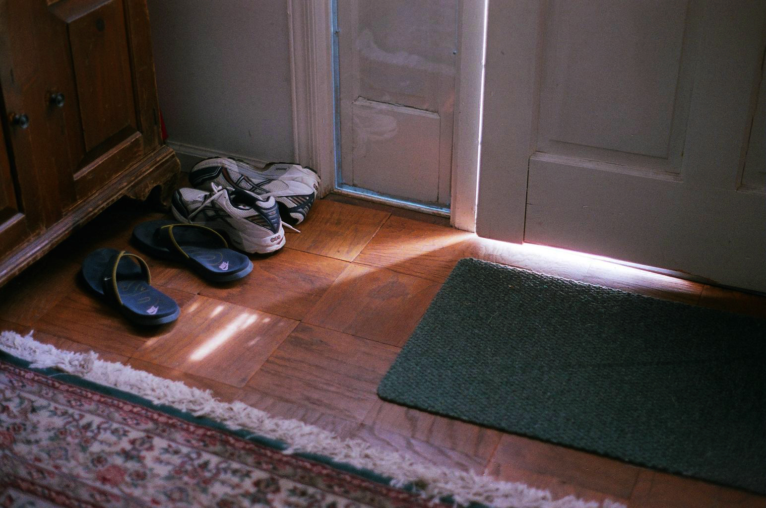 hallwayfront2.jpg